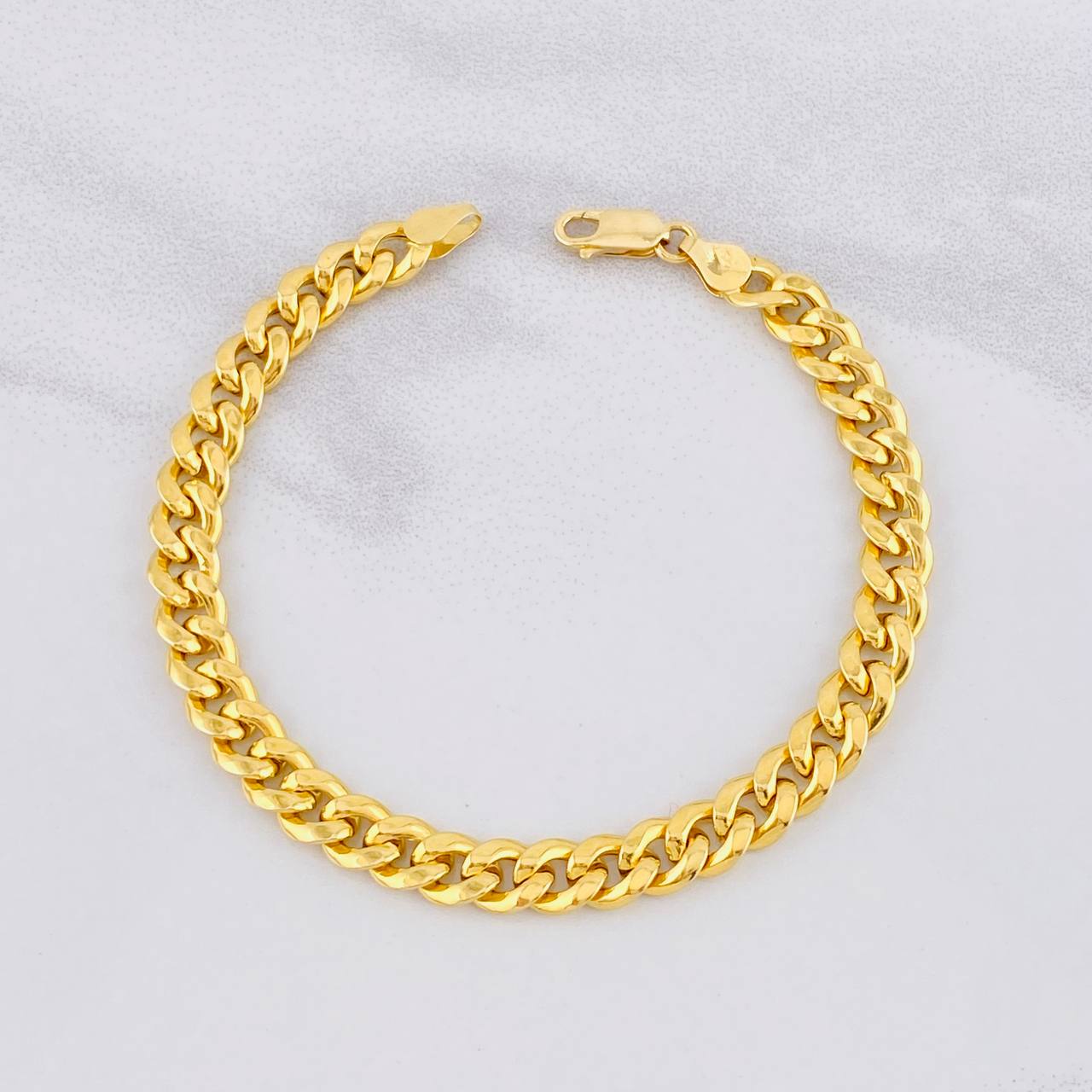 Pulso Cubano 5.2g / 8 in / 6.9mm Oro Amarillo 18K