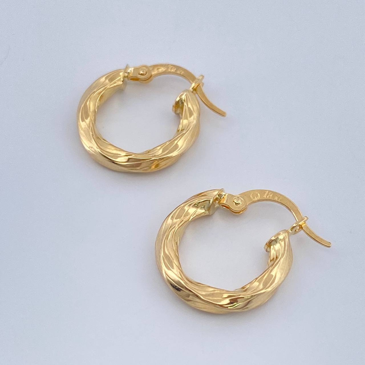 Candongas Isis 1.4gr / 1/2 in / Oro Amarillo 18K %
