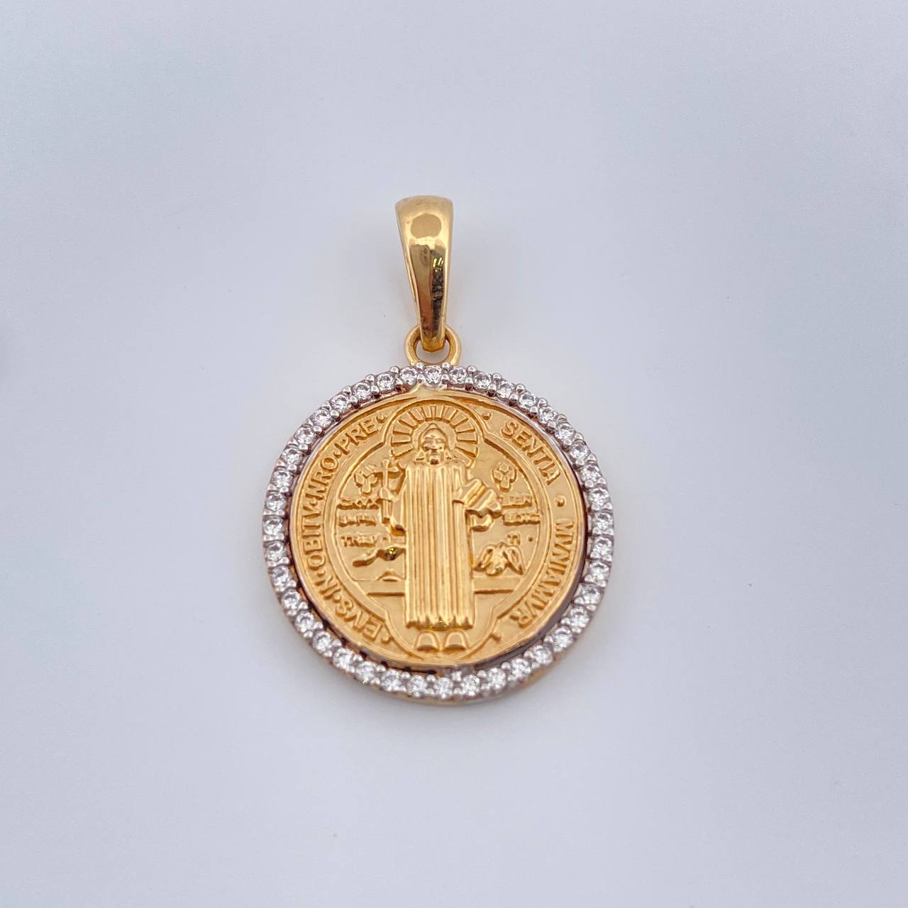 Dije San Benito 2.65gr / 1 in / Dos Oros Amarillo Blanco 18K %