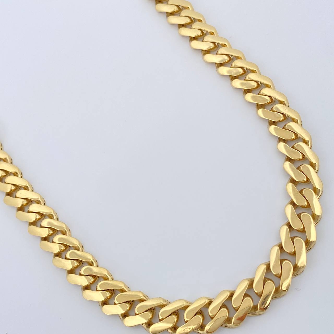 Cadena Cubana Monaco 37.7gr / 24 1/2 in / 9mm Oro Amarillo +4 18K $
