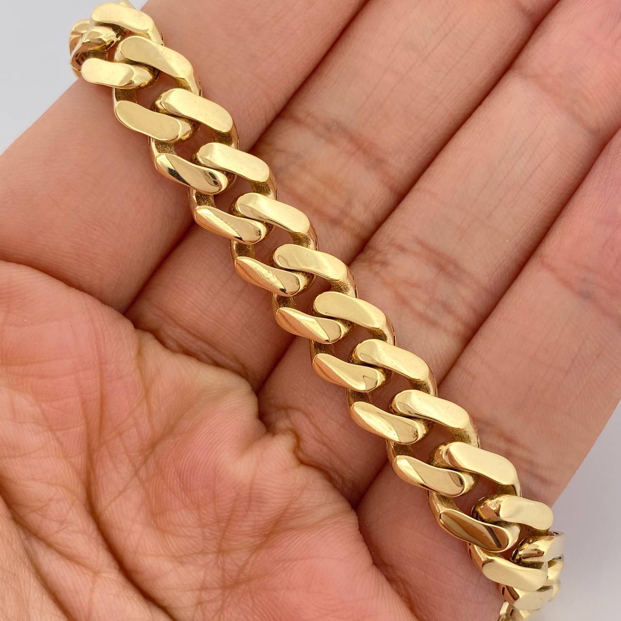 Cadena Cubana Monaco 37.7gr / 24 1/2 in / 9mm Oro Amarillo +4 18K $