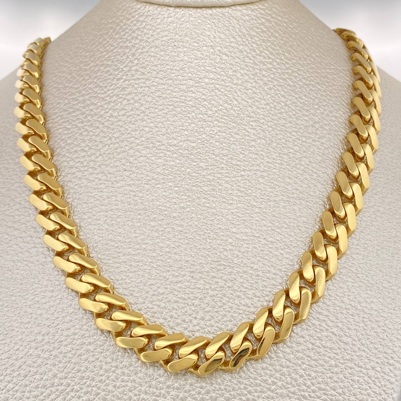 Cadena Cubana Monaco 37.7gr / 24 1/2 in / 9mm Oro Amarillo +4 18K $