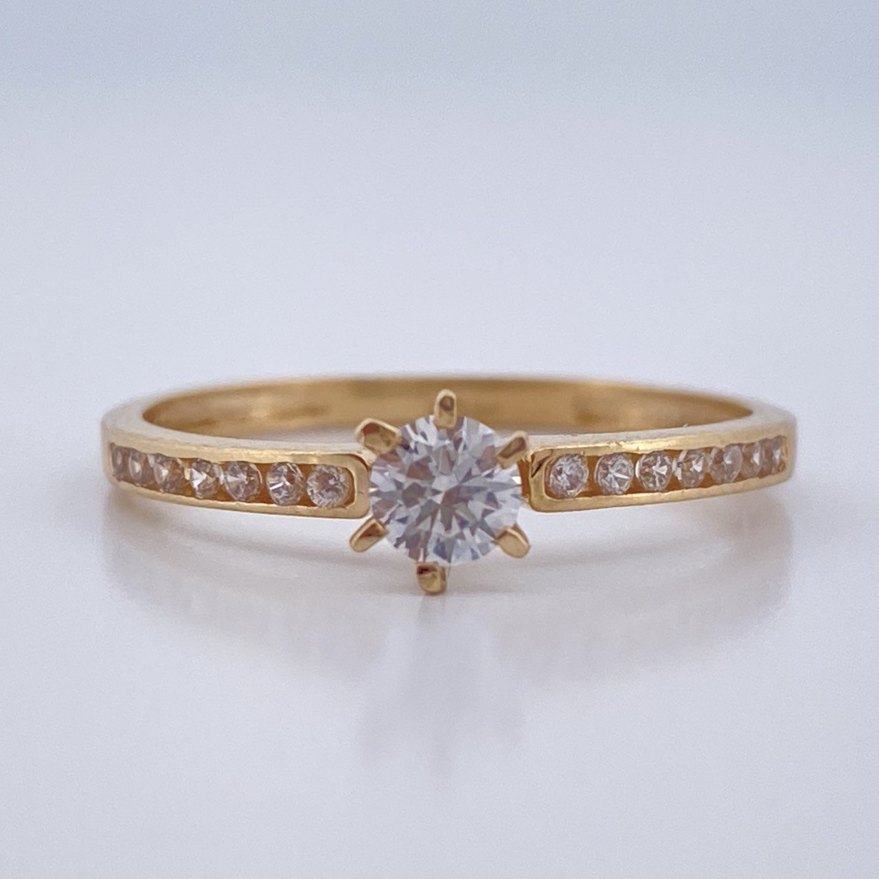 Solitaire Ring 1.9gr / T8 / 18K Yellow Gold %