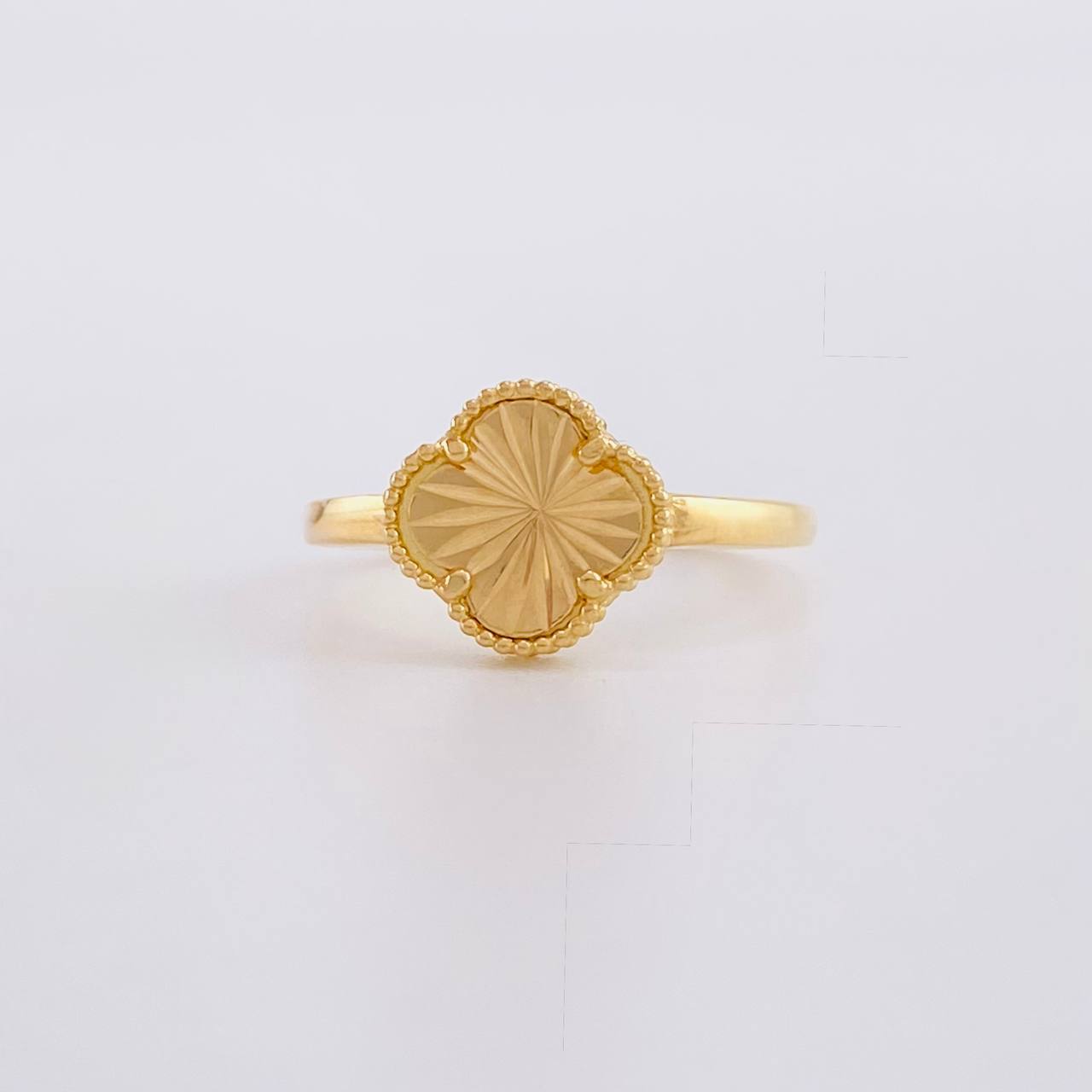 Clover Diamond Cut Ring 1.95g / T6 3/4 Yellow Gold 18K