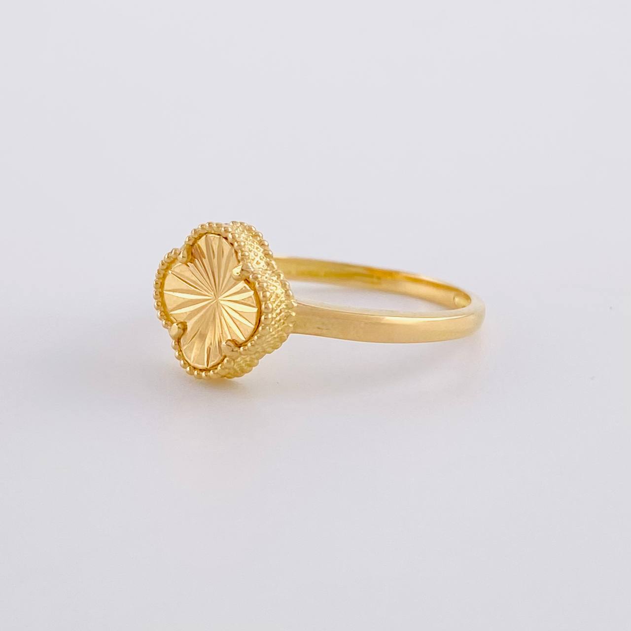 Clover Diamond Cut Ring 1.95g / T6 1/2 Yellow Gold 18K