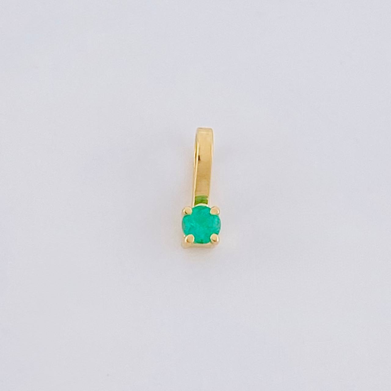 Dije Circulo Esmeralda 4pts 0.1g / 1/4 in Oro Amarillo 18K