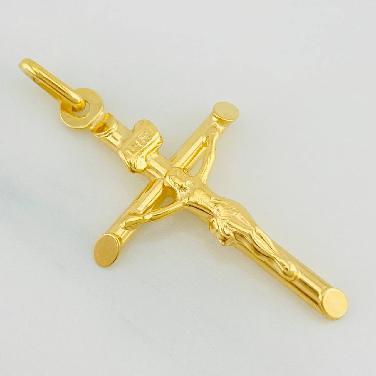 Pendant Cross Christ 1.6g / 1 1/4 in Yellow Gold 18K