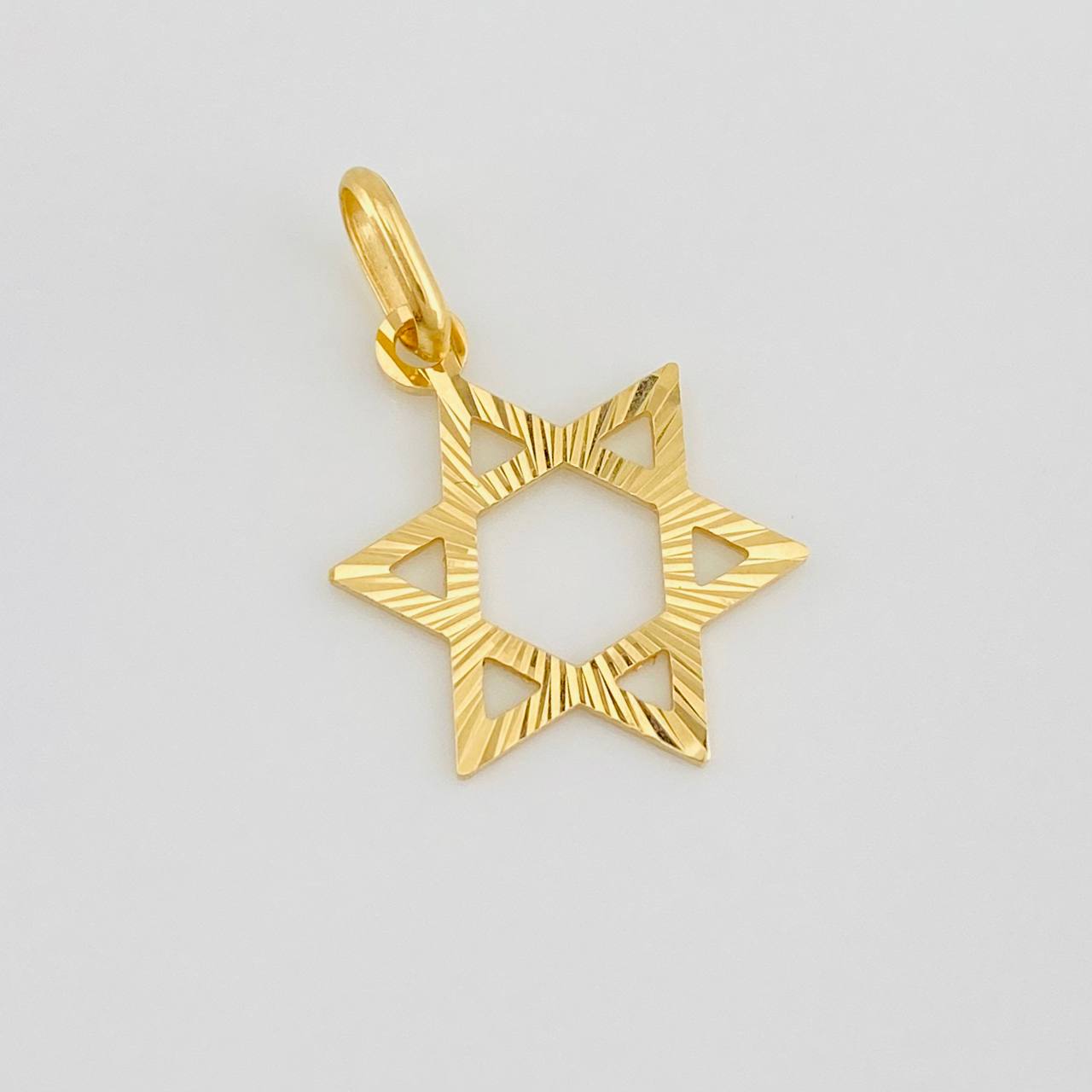 Pendant Star Silhouette Bethlehem 0.75g / 3/4 in 18K Yellow Gold
