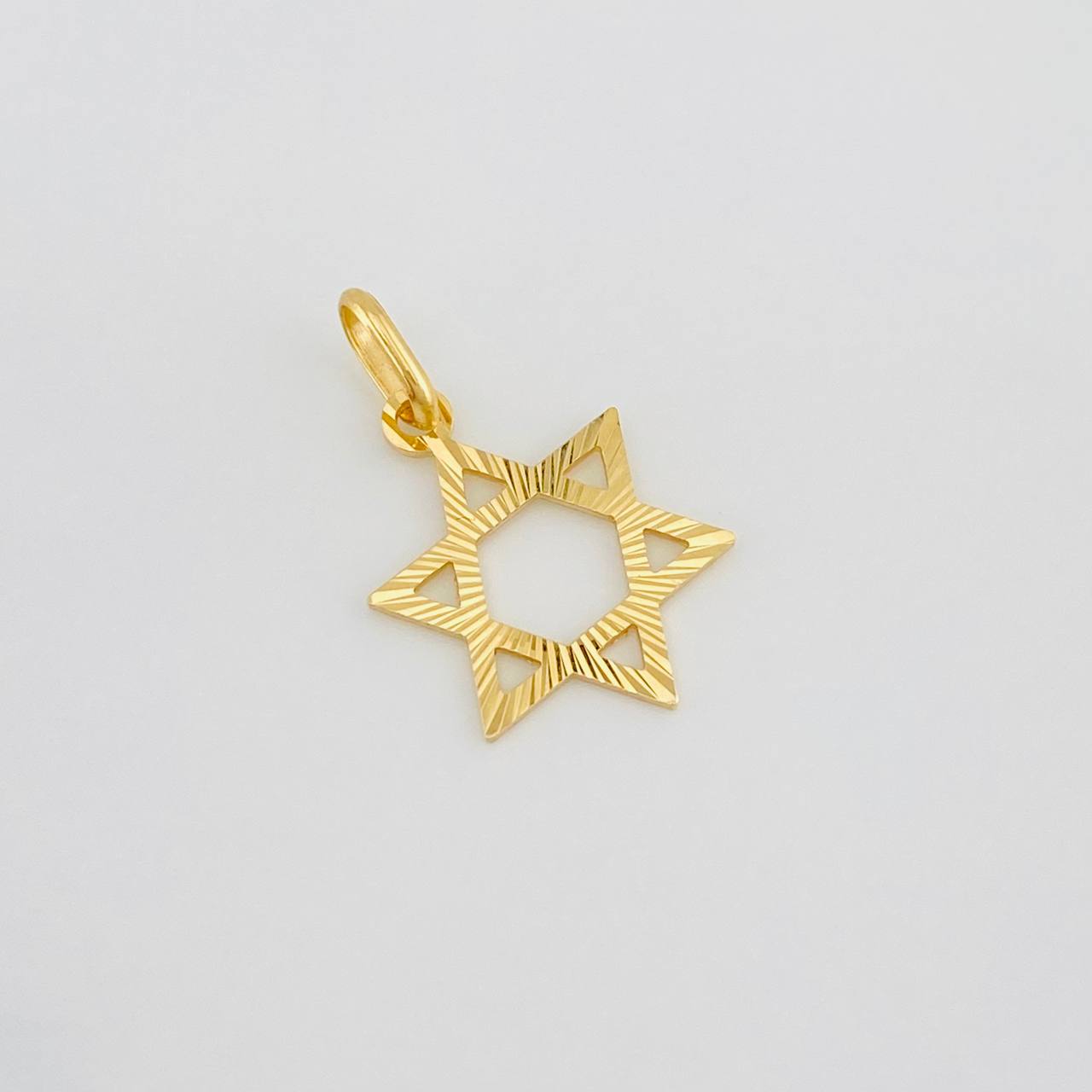 Pendant Star Silhouette Bethlehem 0.75g / 3/4 in 18K Yellow Gold