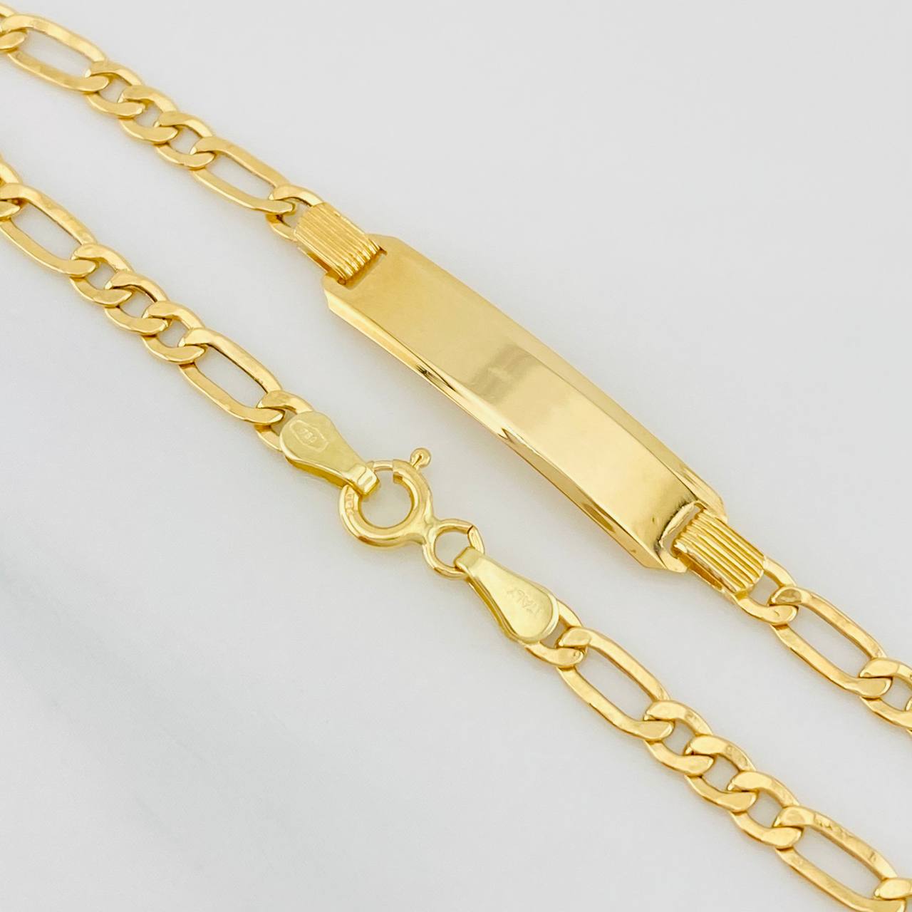 Pulso Figaro Placa 3.05g / 7 1/4 in / 3.3mm Oro Amarillo 18K