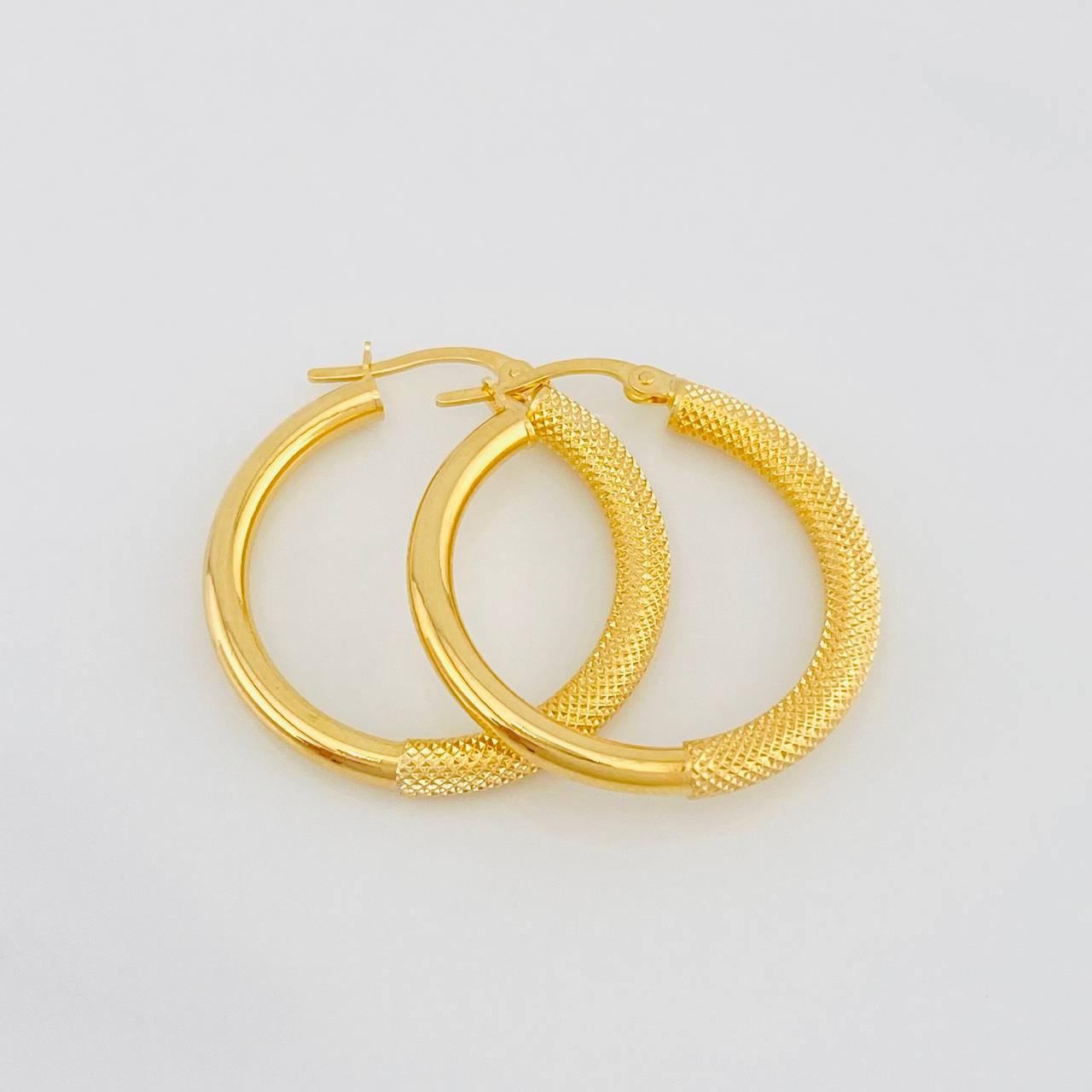 Candongas Bordadas 2.1g / 1 in Oro Amarillo 18K