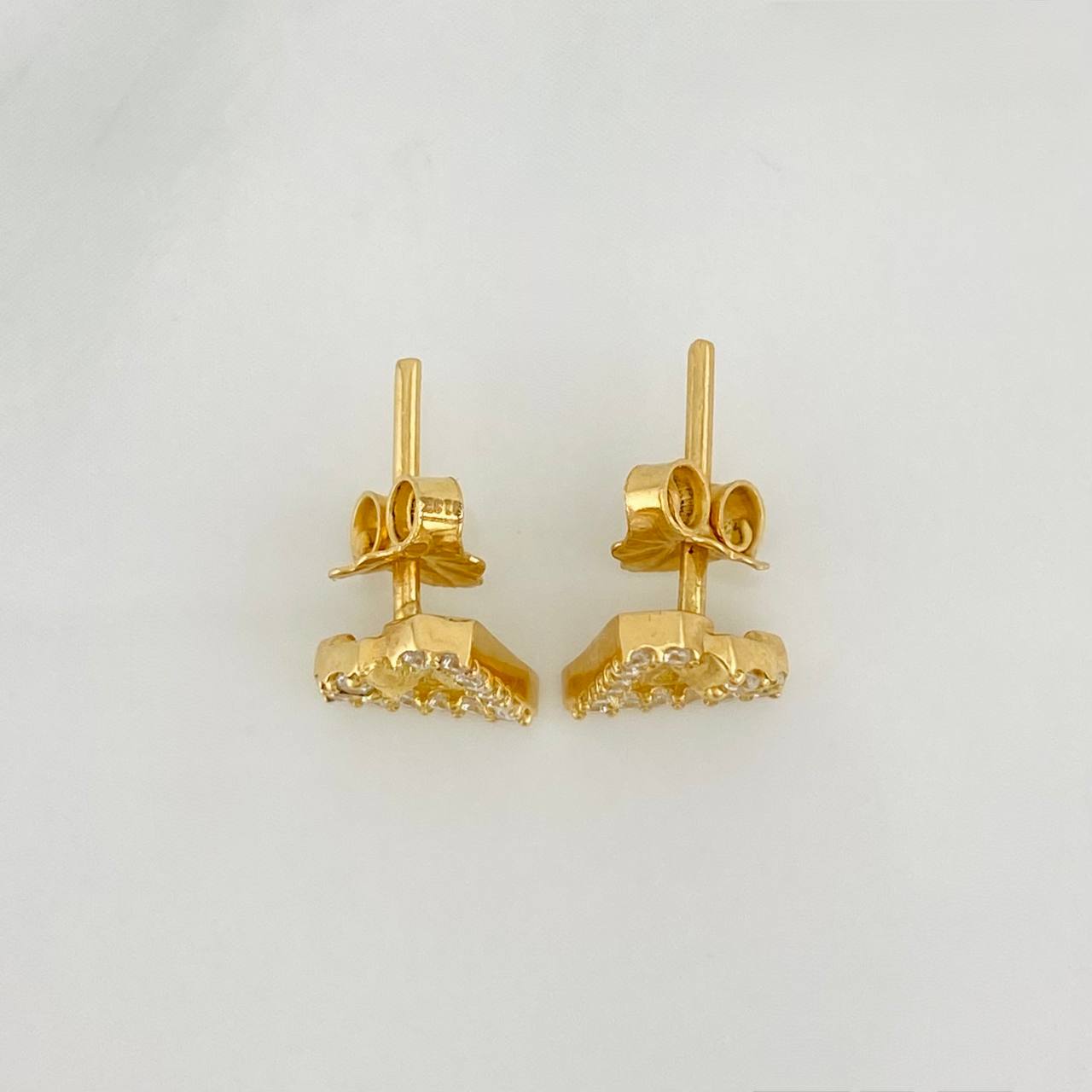 Stud Earrings Triangle 1.25g / in / 8.34mm Yellow Gold 18K