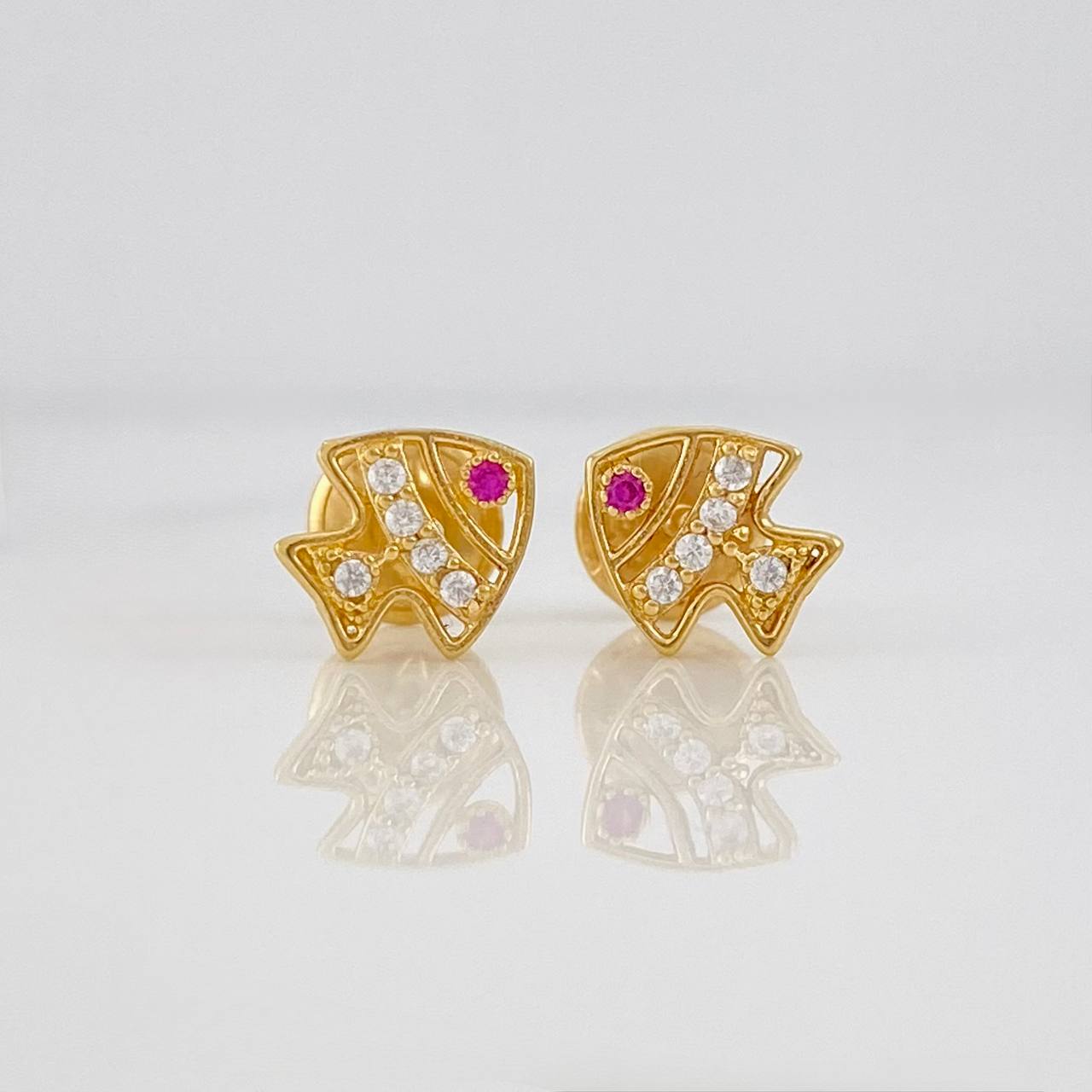 Stud Earrings Fish 0.8g / in / 6.95mm Yellow Gold 18K