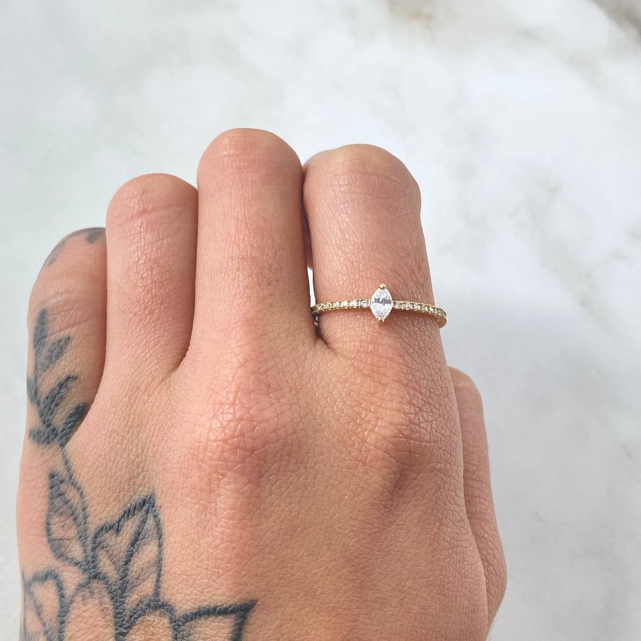 Solitaire Ring Centella 1.25gr / Size 7 3/4 / 18K Gold