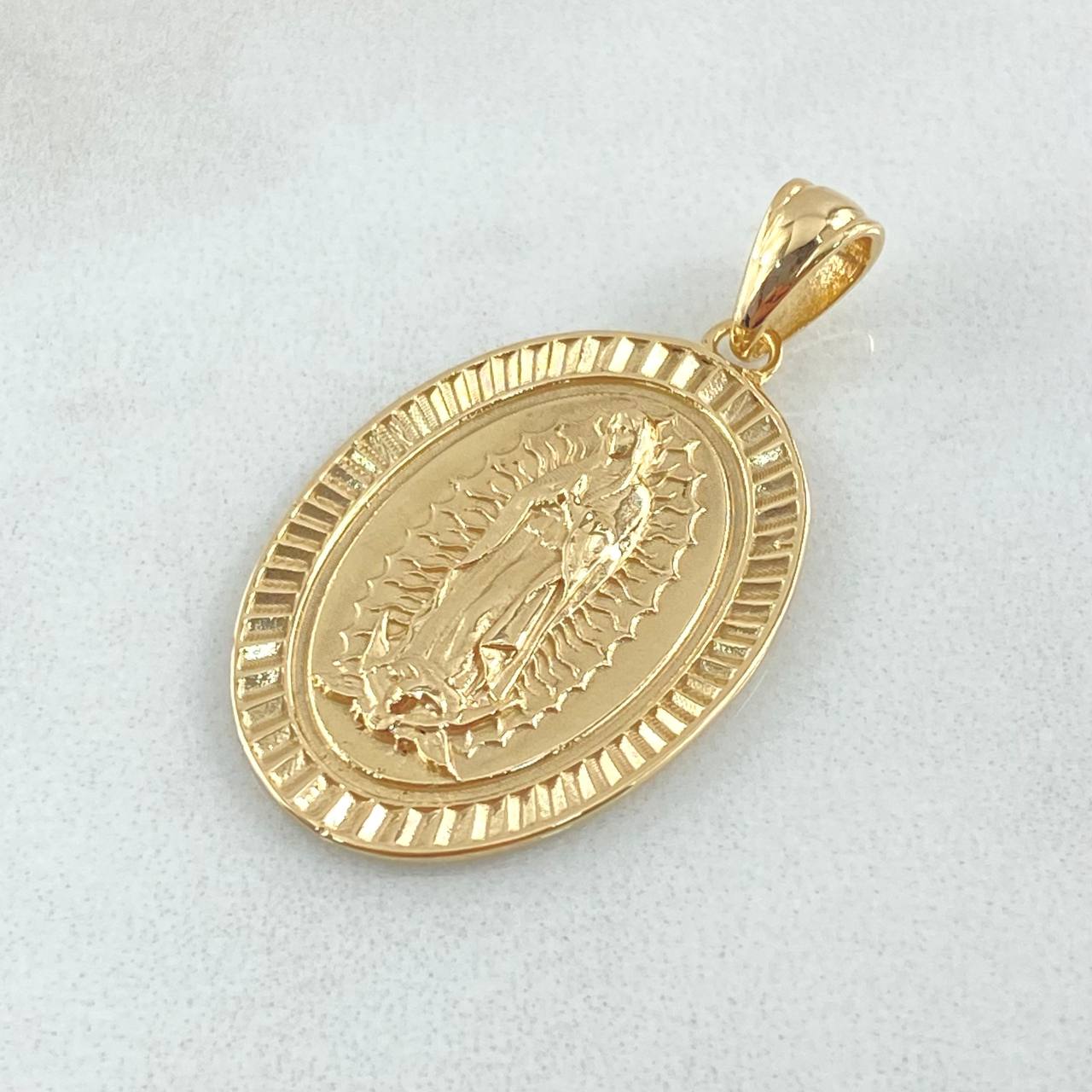 Oval Virgin Guadalupe Pendant 4.7gr / 3.3cm / 18K Gold