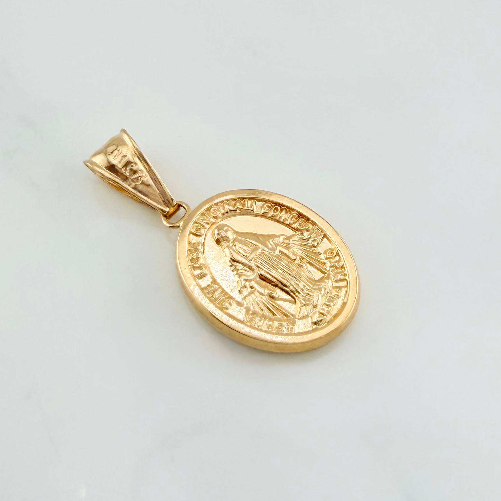 Pendant Miraculous Virgin 1.4 g / 1 1/4 in 18K Yellow Gold