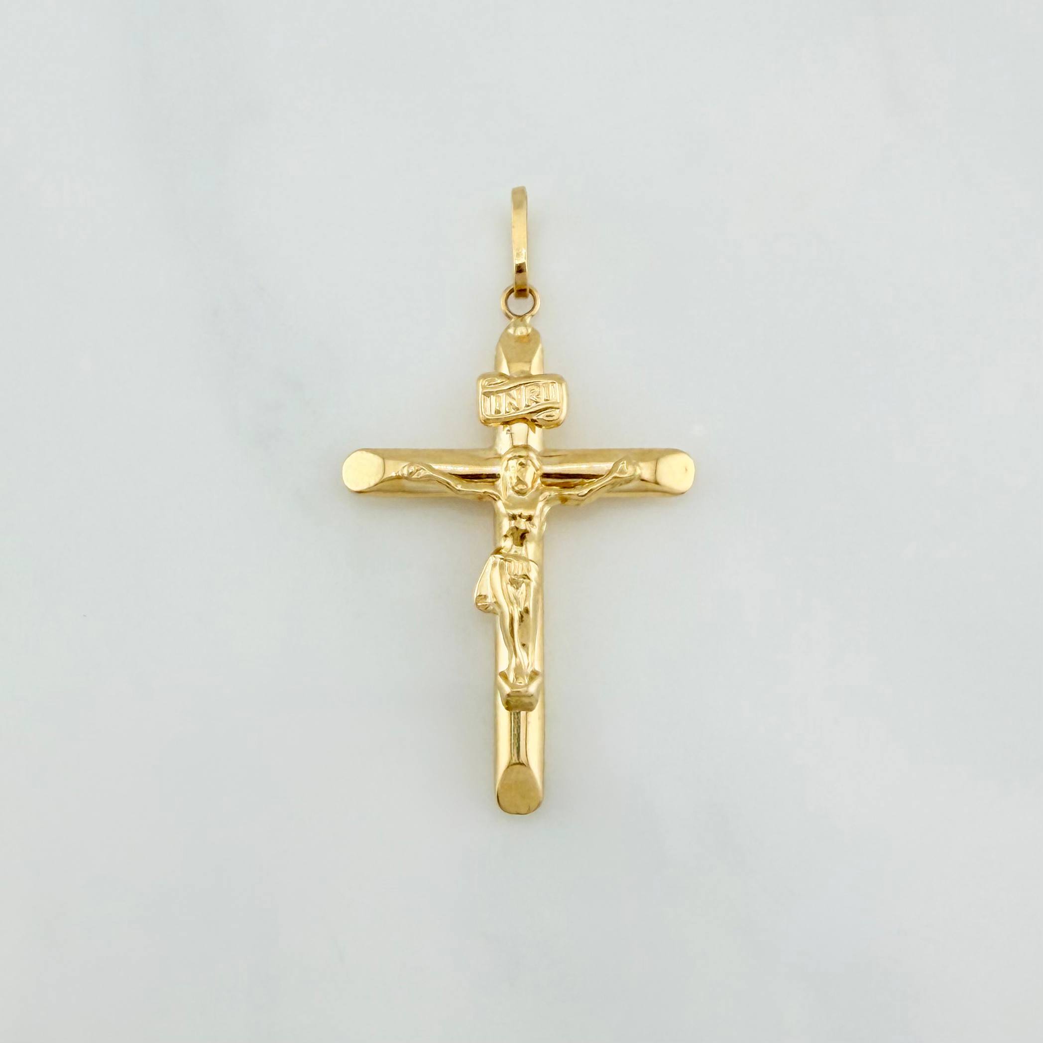 Pendant Cross Christ Flat Tips 1.3 g / 1 1/2 in Yellow Gold 18K