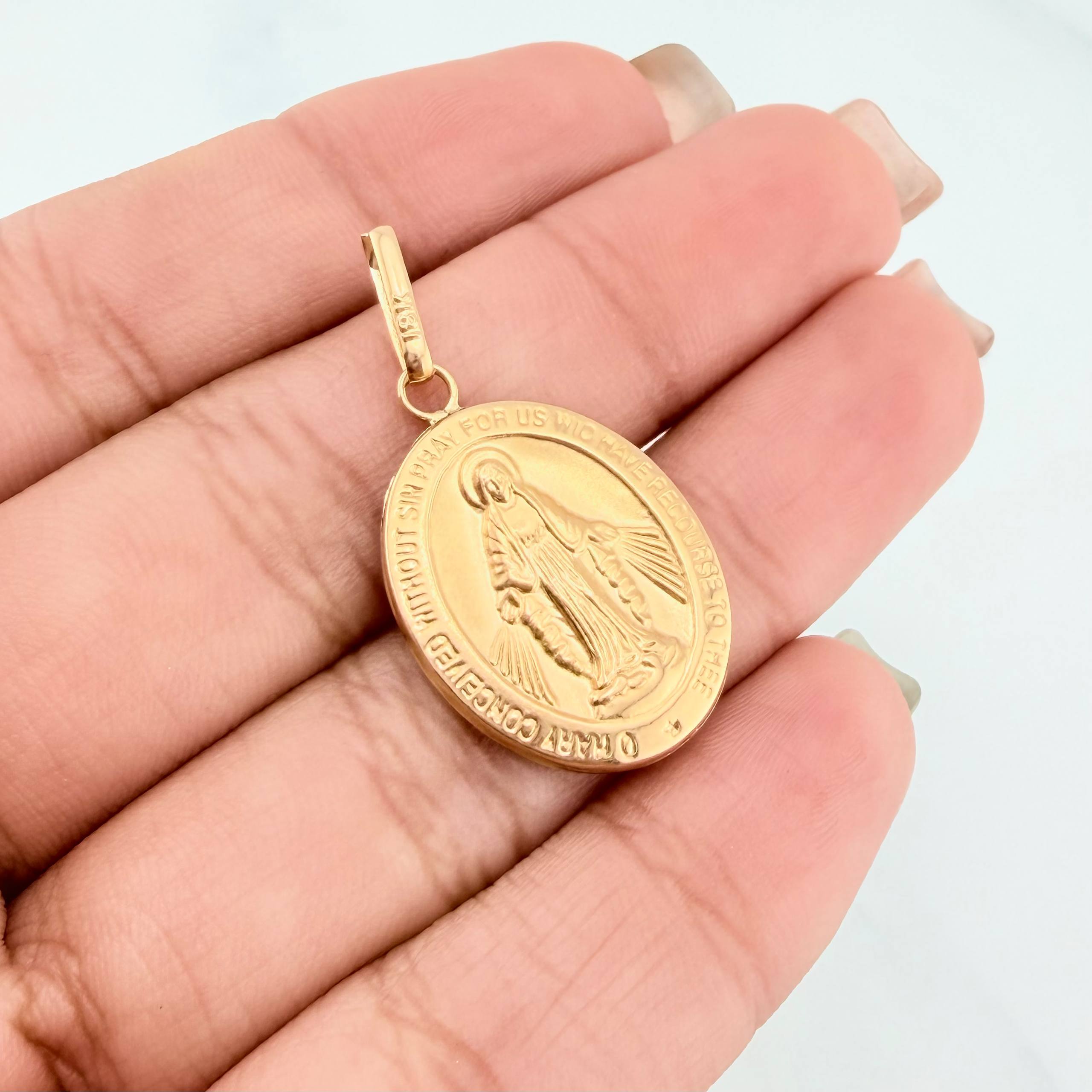 Dije Virgen Milagrosa 1.7 g / 1 1/4 in Oro Amarillo 18K