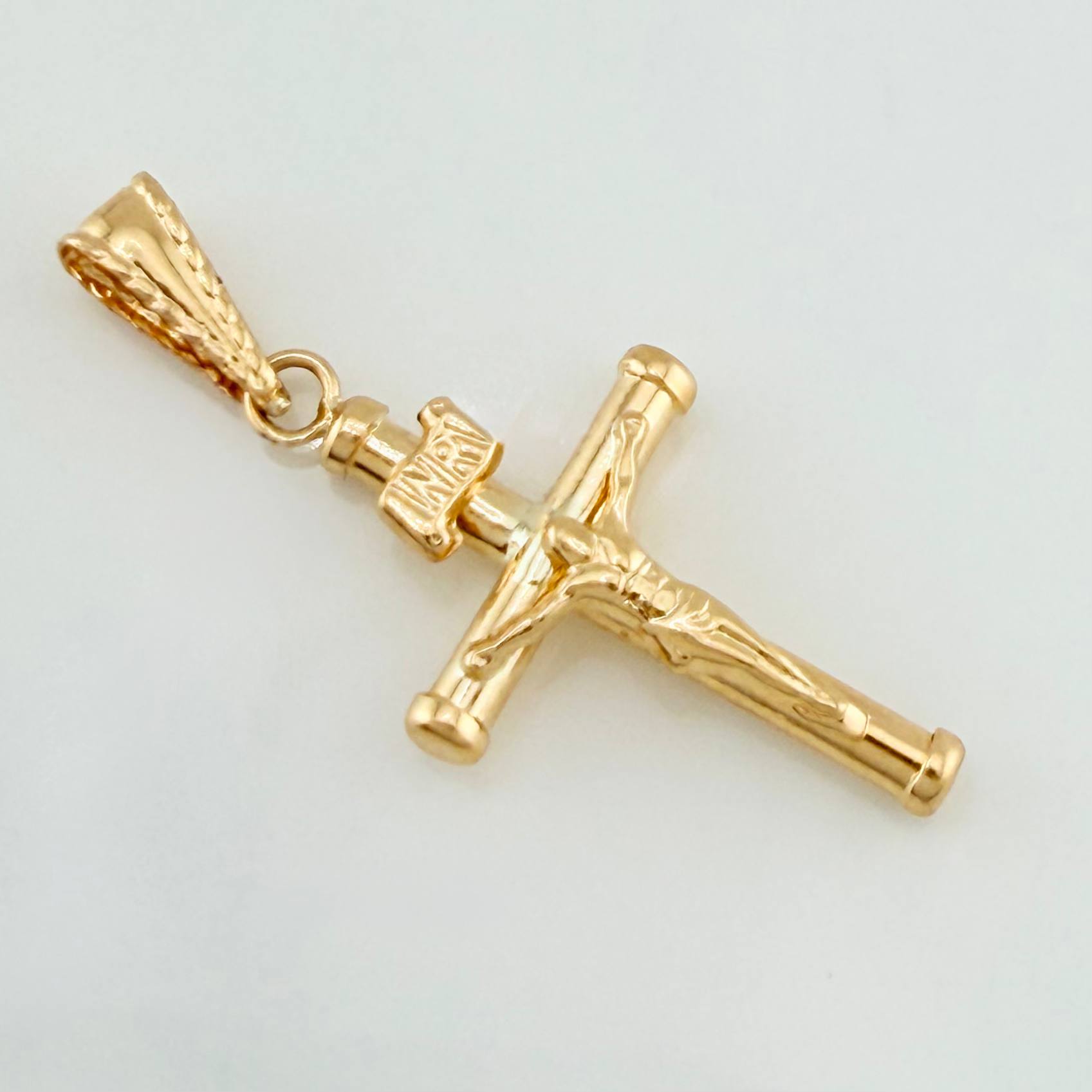 Pendant Cross Christ 1.45 g / 1 1/2 in 18K Yellow Gold