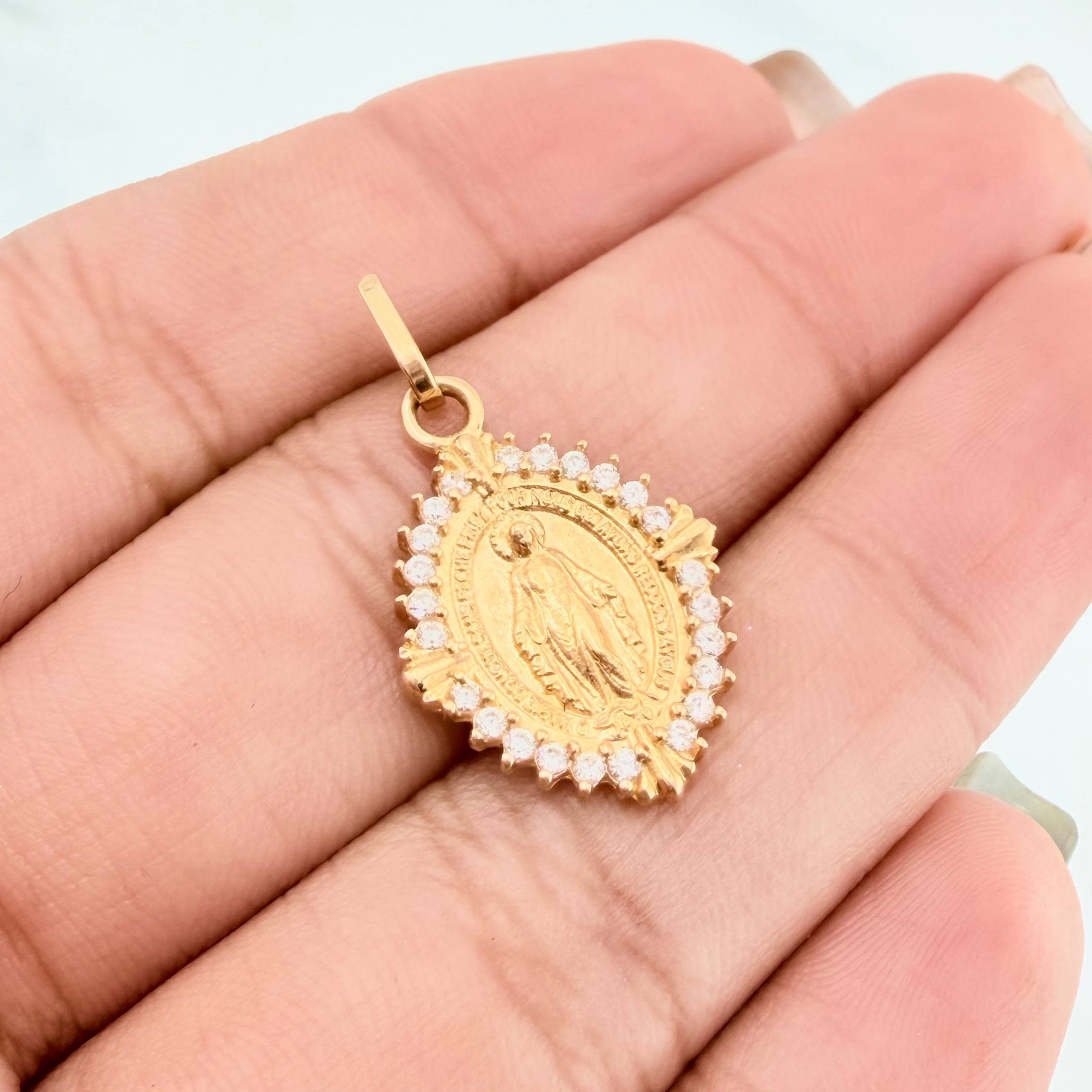 Pendant Miraculous Virgin 2.15 g / 1 in Yellow Gold 18K