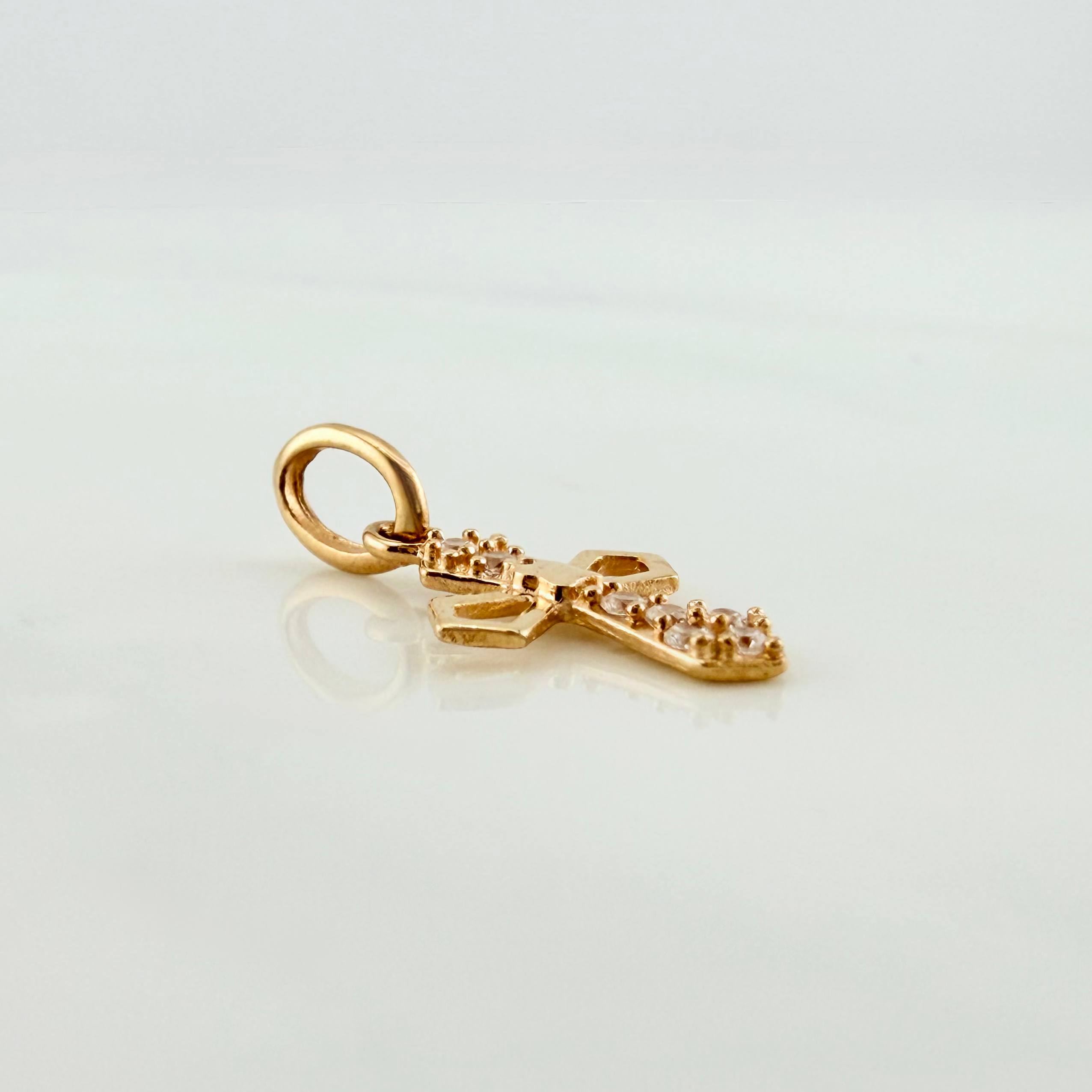 Gothic Cross Pendant 0.6 g / 3/4 in 18K Yellow Gold