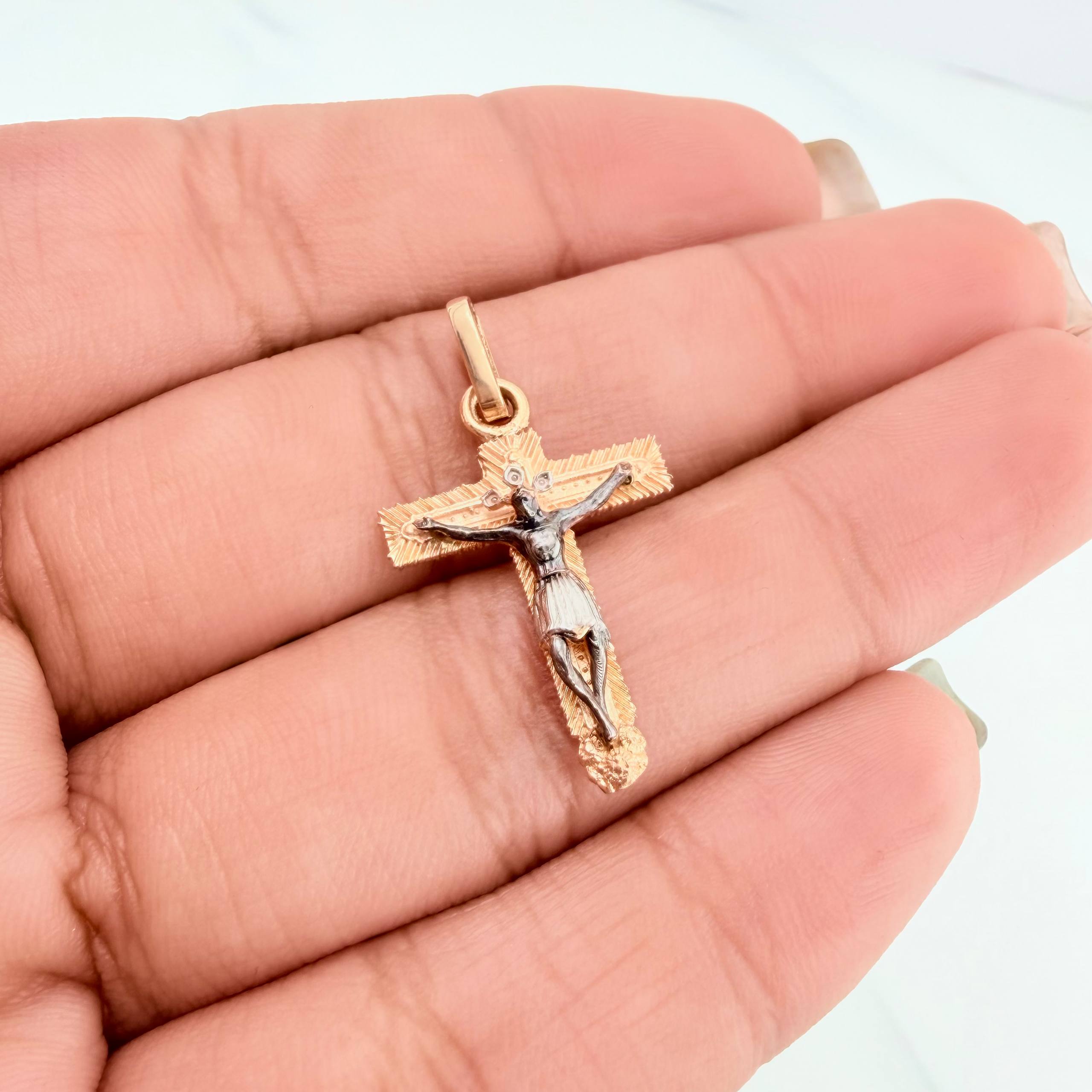 Pendant Cross Christ 1.55 g / 1 in Three Golds 18K