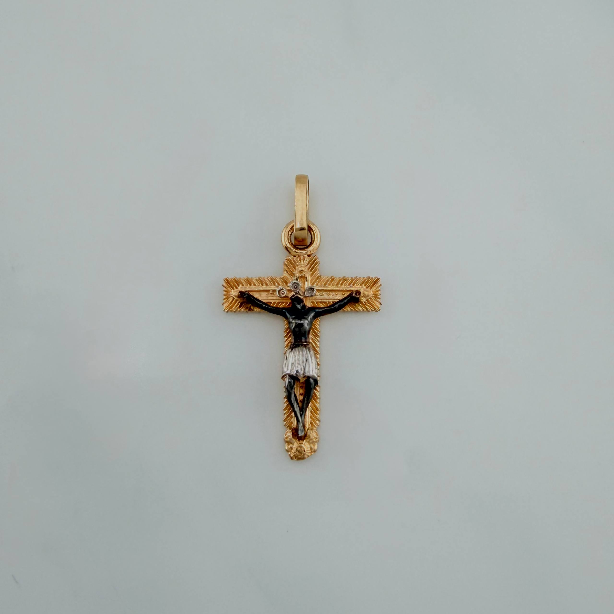 Pendant Cross Christ 1.55 g / 1 in Three Golds 18K