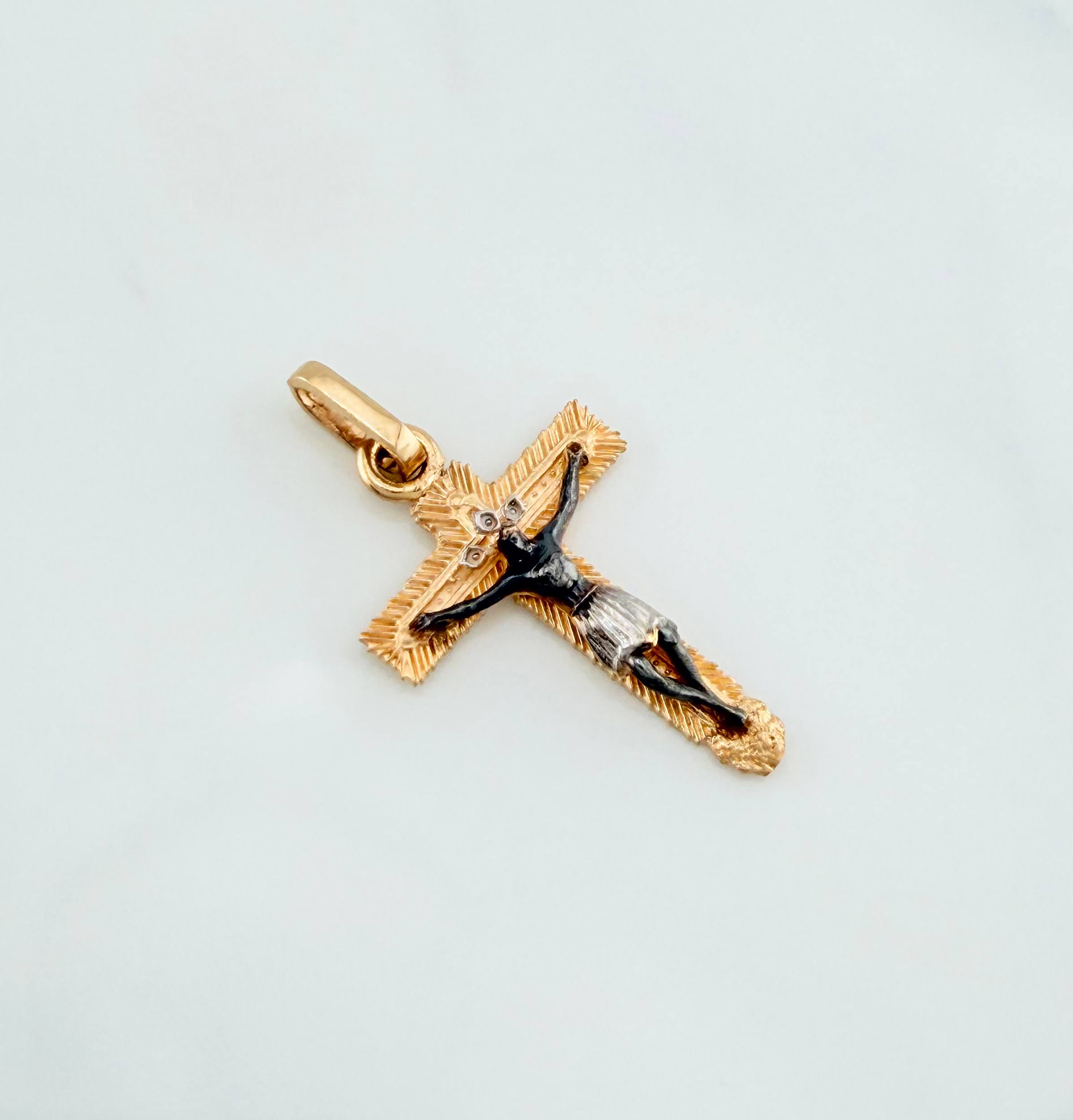 Pendant Cross Christ 1.55 g / 1 in Three Golds 18K