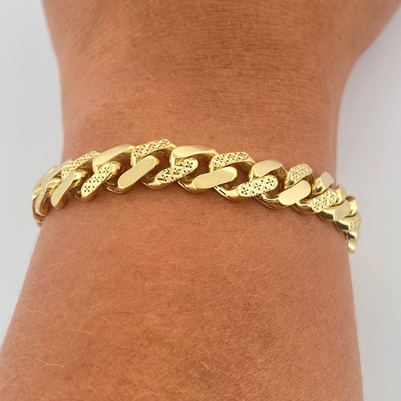 Pulso Cubana Monaco 14.85gr / 8 1/4 in / 9.4mm Oro Amarillo +4 18K $