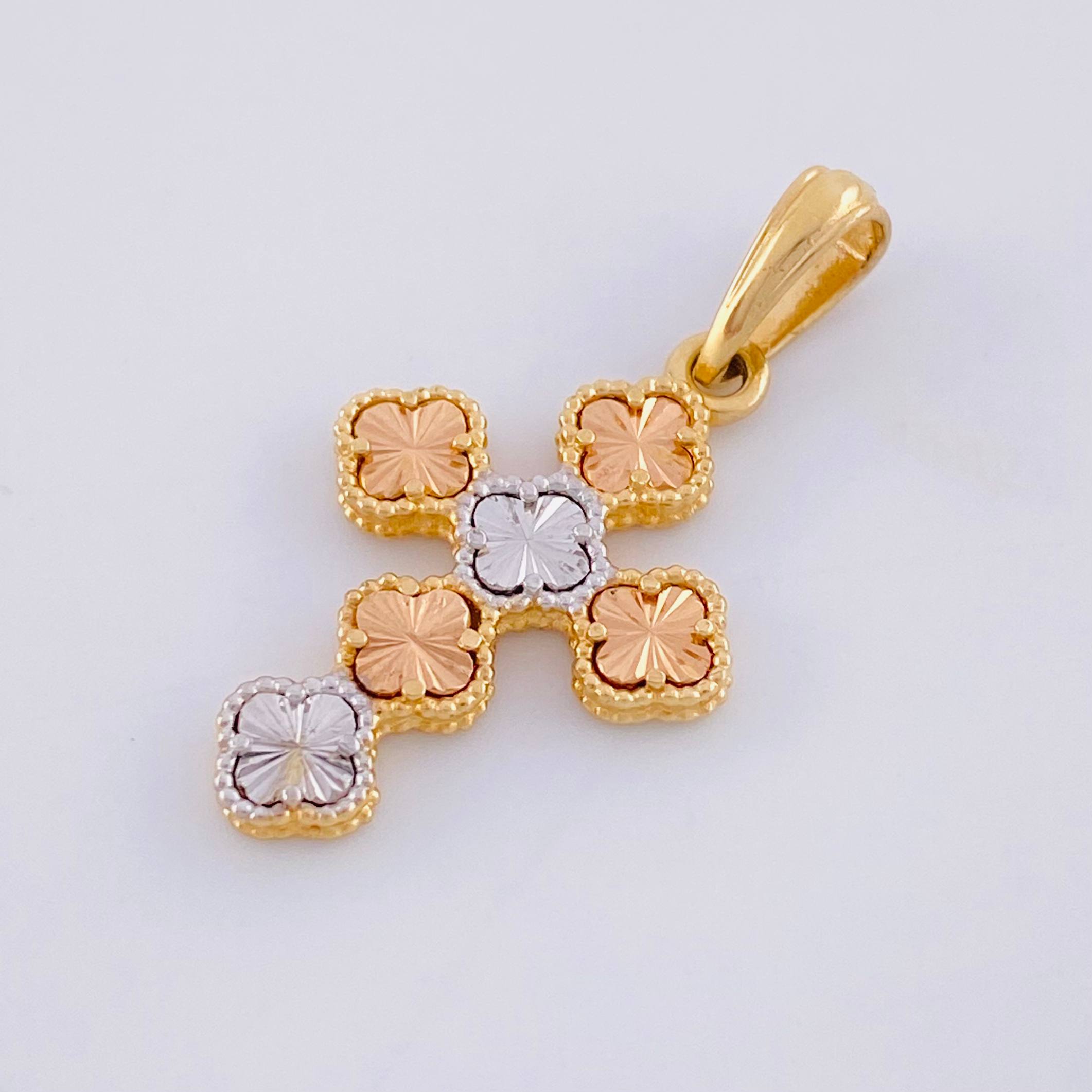 Clover Cross Pendant 2.3gr / 1 1/4 in / Three-tone Nac.Esp. 18K Gold