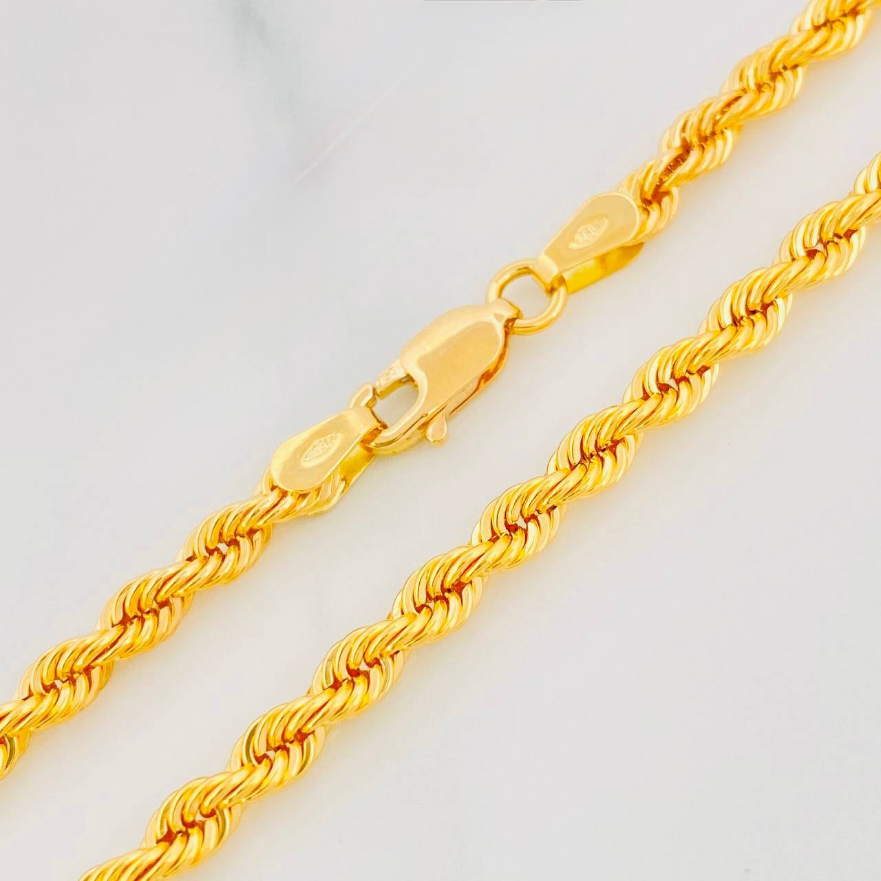Cadena Lazo 8.2g / 24 in / 3.3mm Oro Amarillo 18K