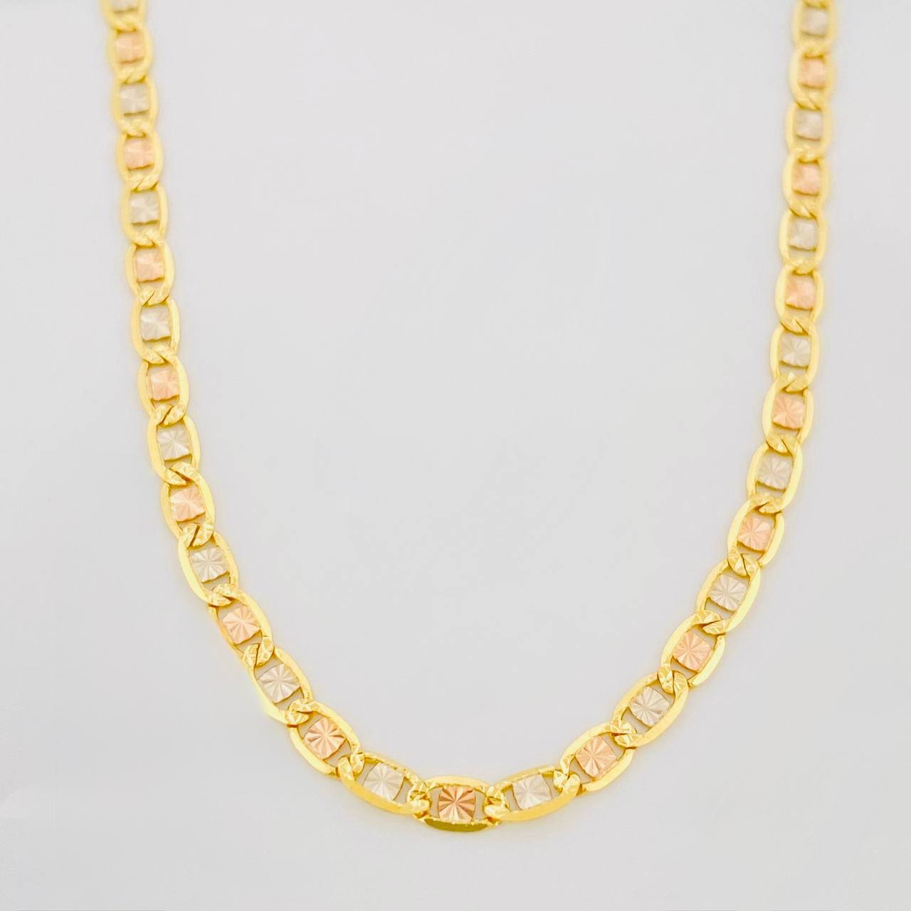 Flat Mariner Chain 5.5g / 24 in / 2.4mm Three Golds 18K