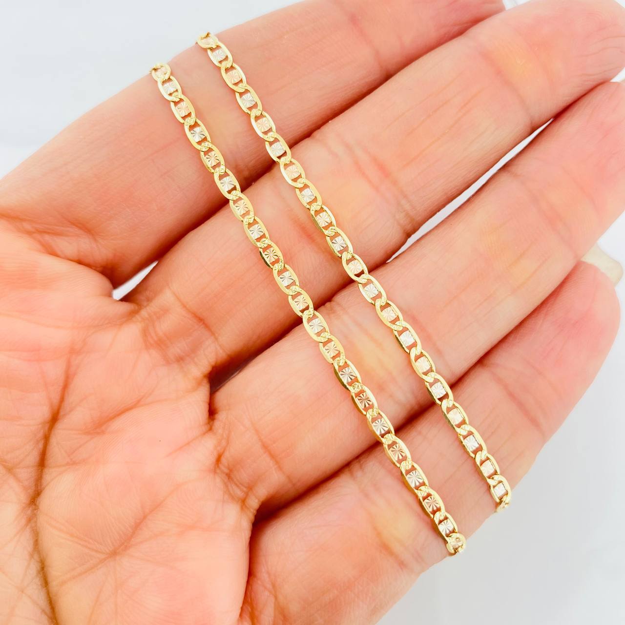 Cadena Escalera Plana 5.5g / 24 in / 2.4mm Tres Oros 18K