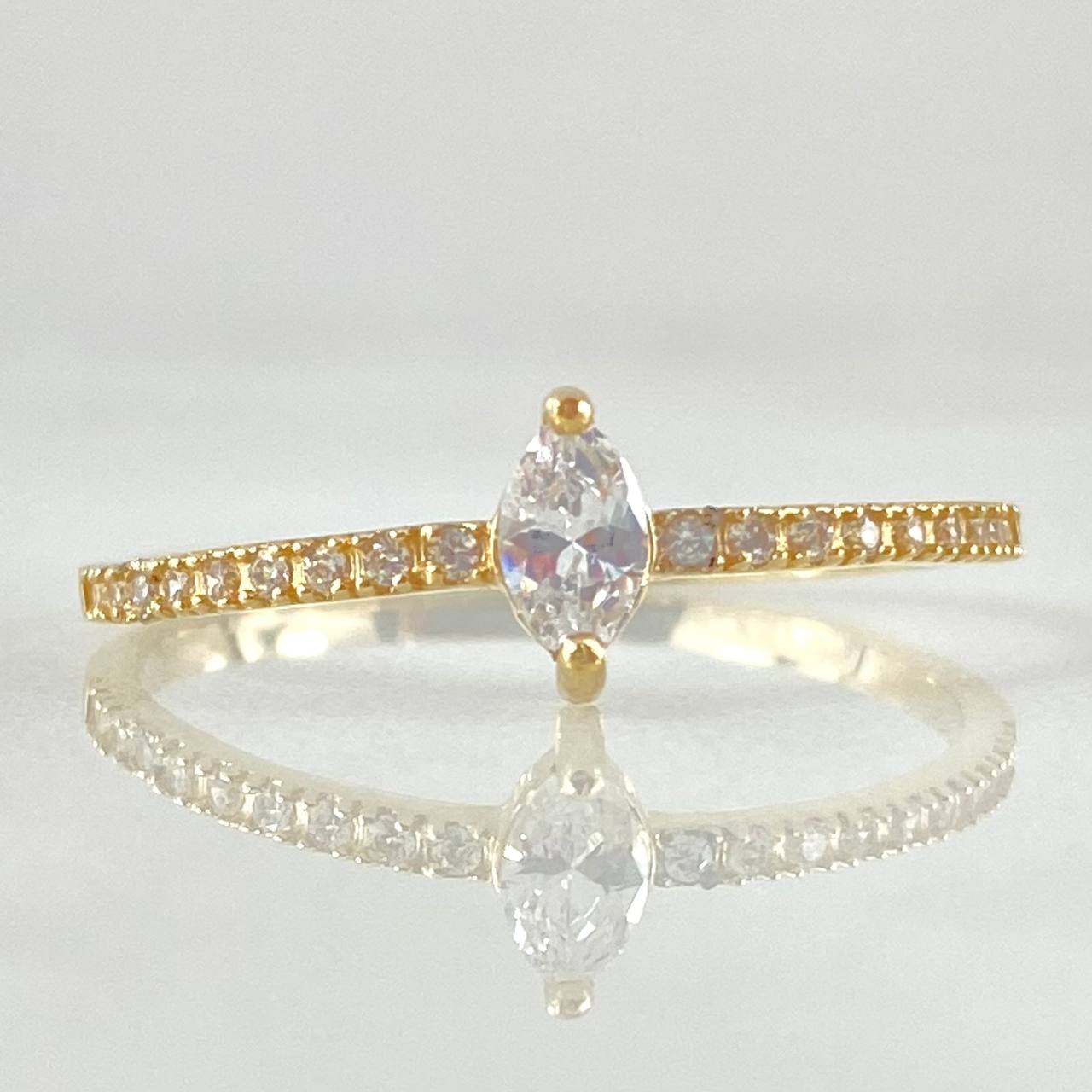 Solitaire Ring Centella 1.25gr / Size 7 3/4 / 18K Gold