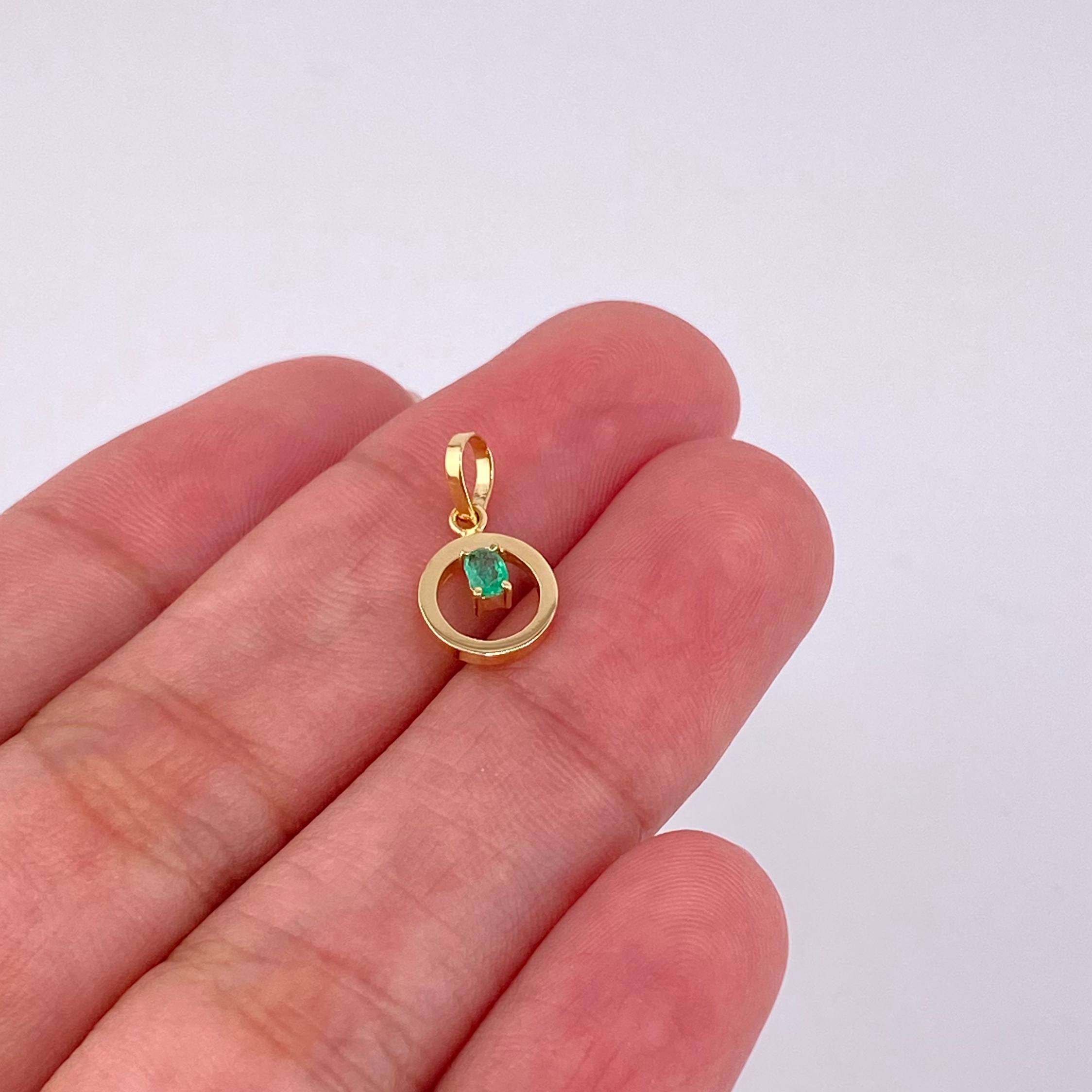 Dije Circulo Chispa Esmeralda 6pts 0.45g / 1/2 in Oro Amarillo 18K