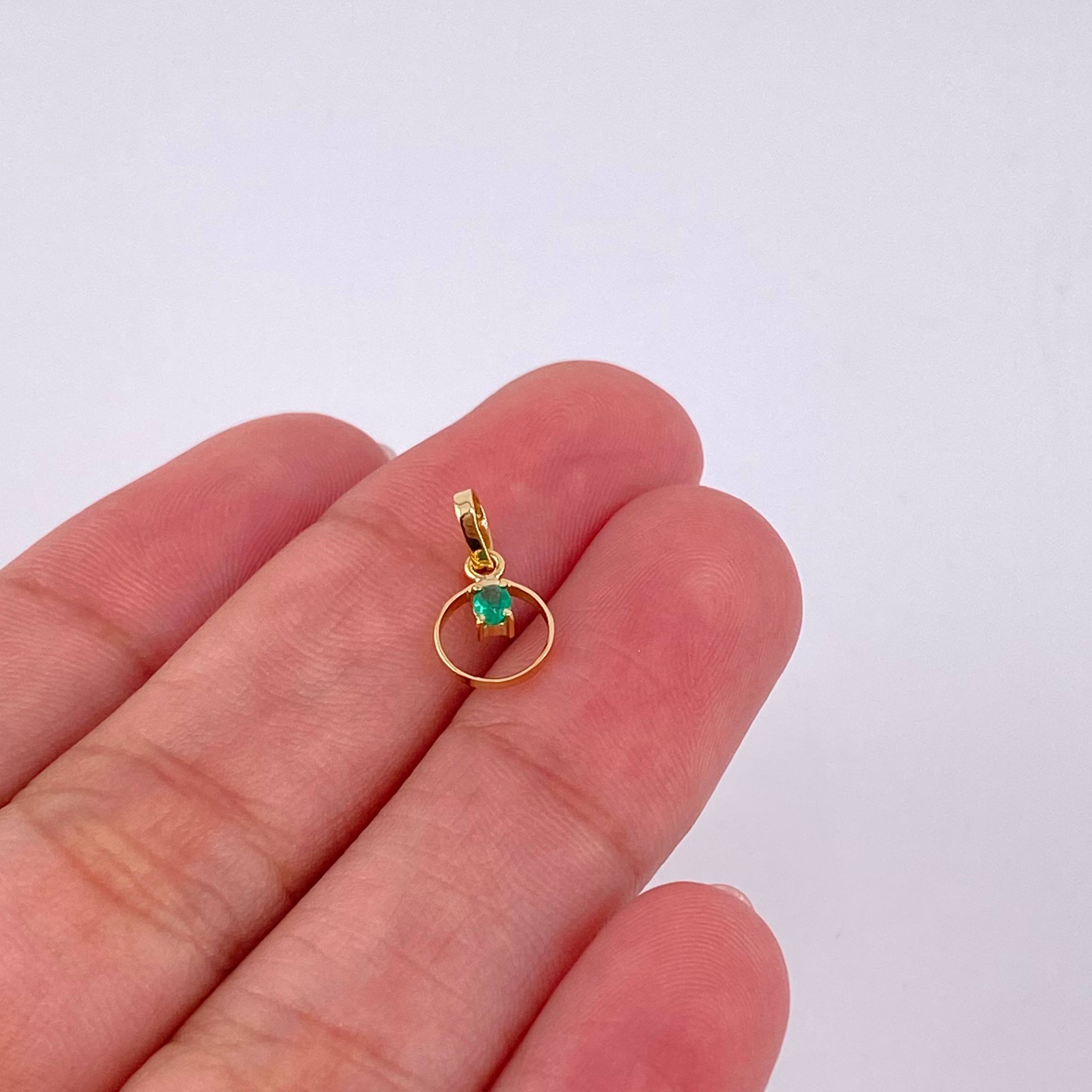 Dije Circulo Chispa Esmeralda 5pts 0.25g / 1/2 in Oro Amarillo 18K