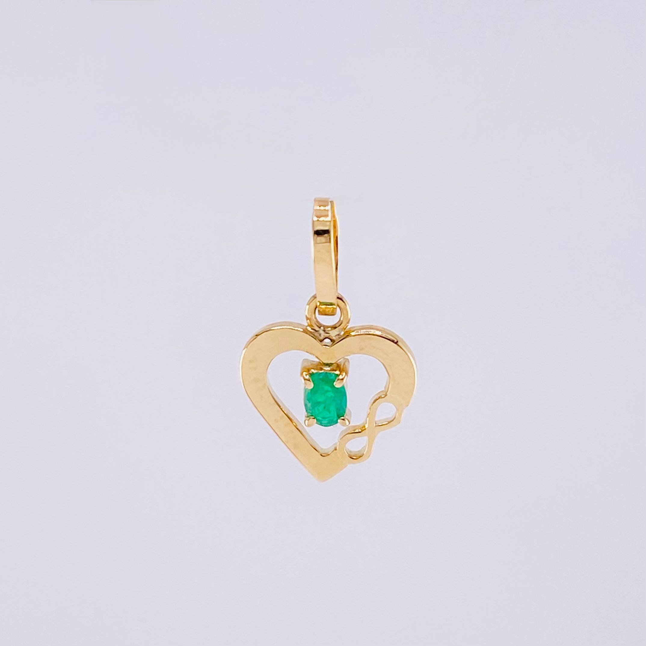 Dije Corazón Infinito Esmeralda 5pts 0.45g / 1/2 in Oro Amarillo 18K