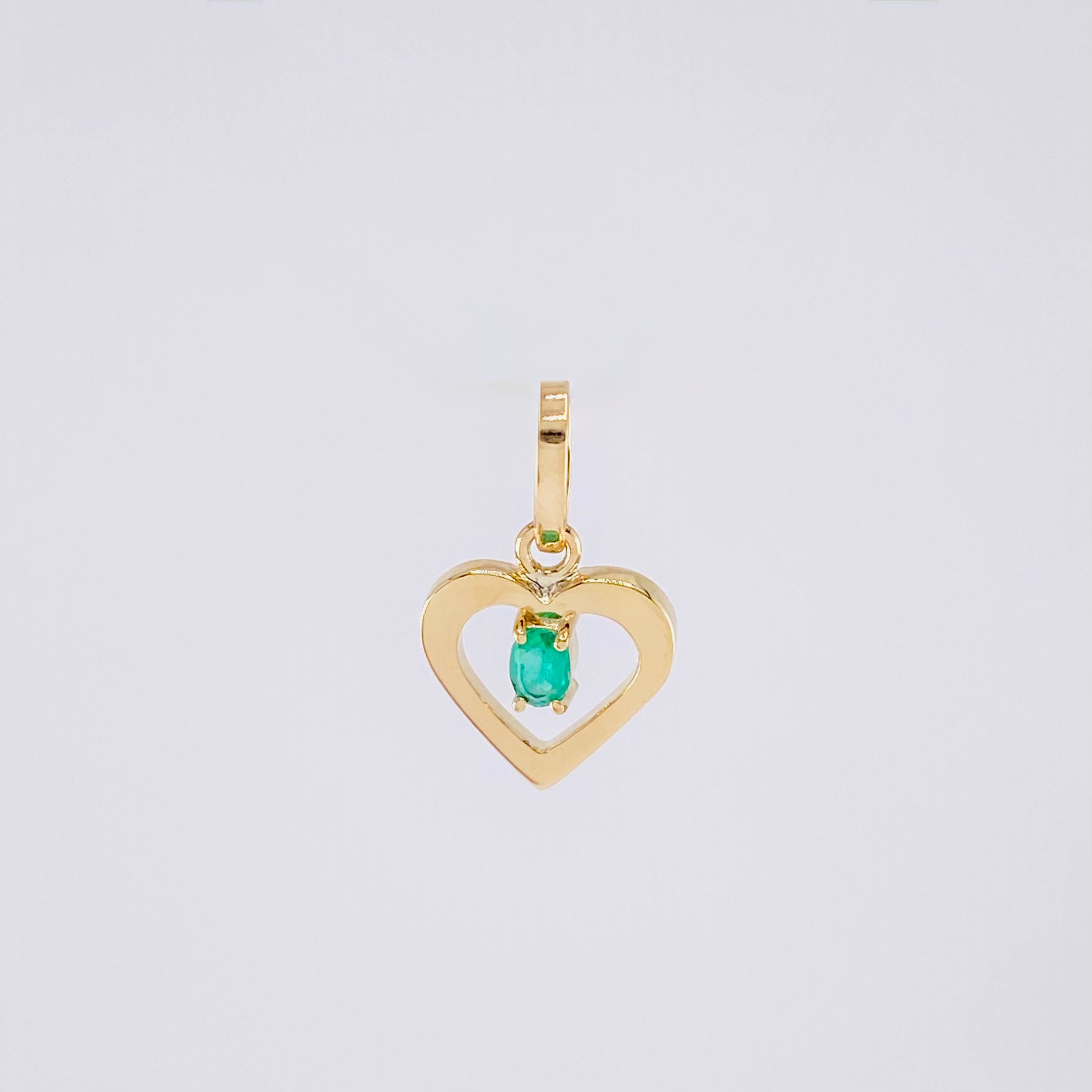 Dije Corazón Chispa Esmeralda 4pts 0.45g / 1/2 in Oro Amarillo 18K
