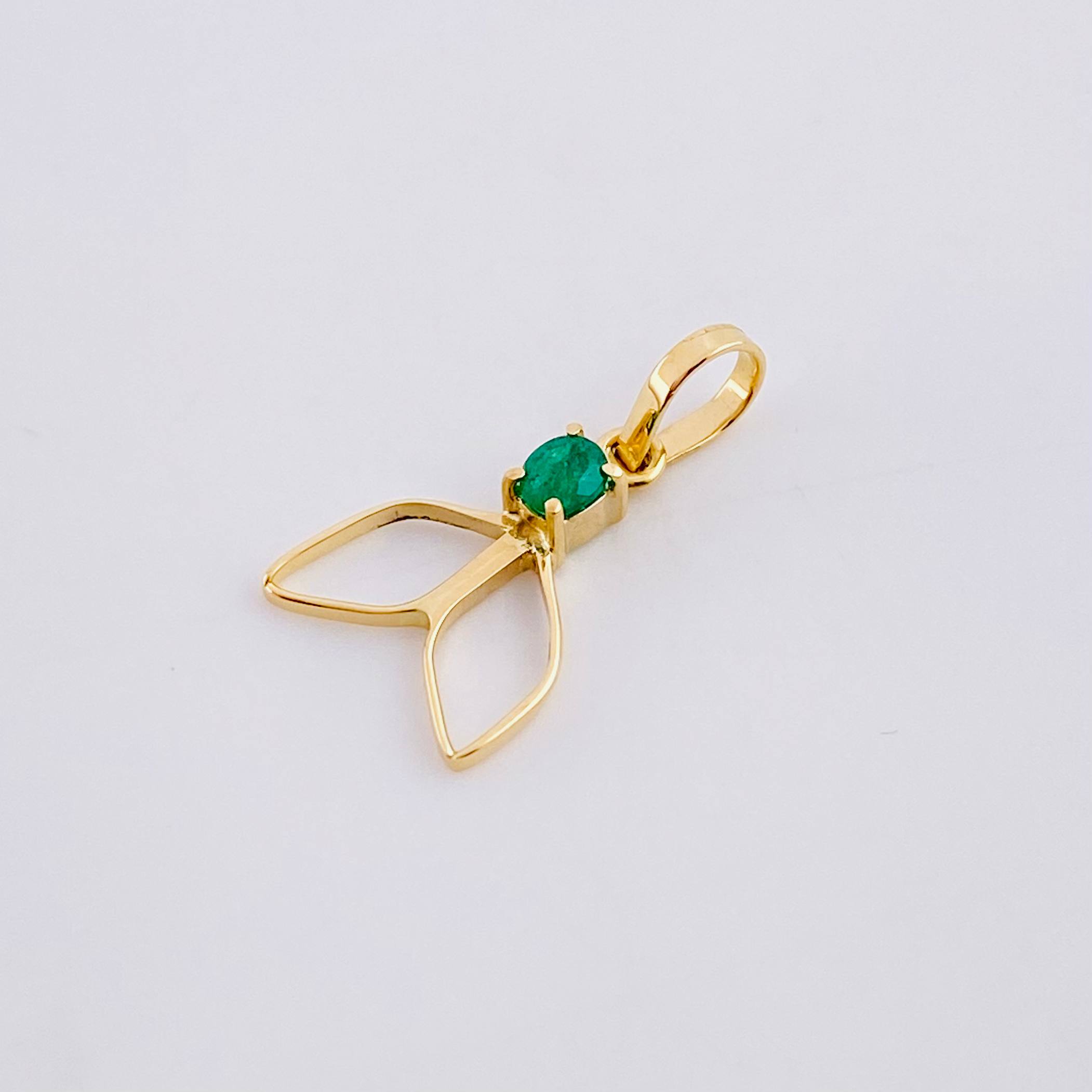 Dije Cola Sirena Esmeralda 8pts 0.45g / 3/4 in Oro Amarillo 18K