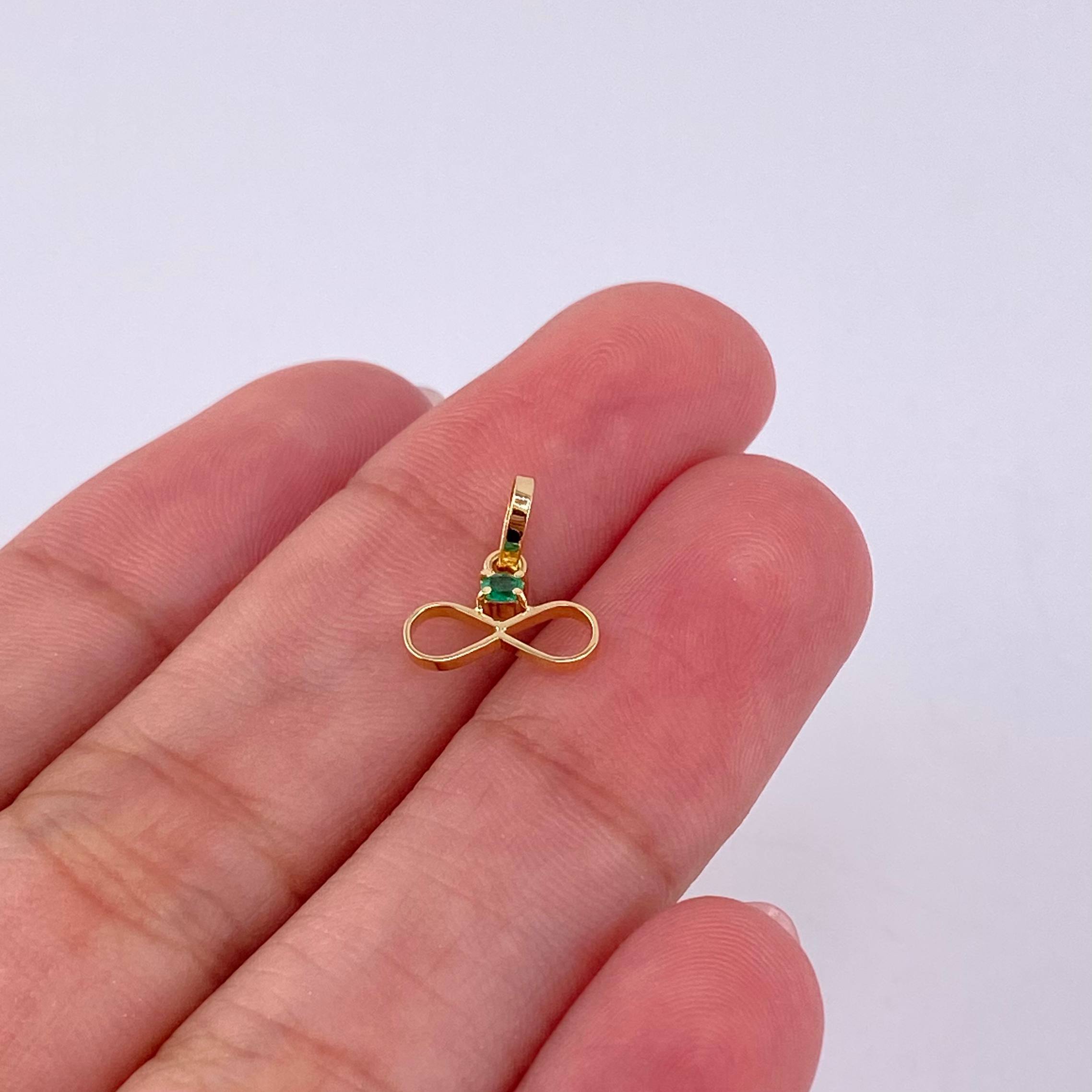 Dije Infinito Esmeralda 2pts 0.3g / 1/2 in Oro Amarillo 18K
