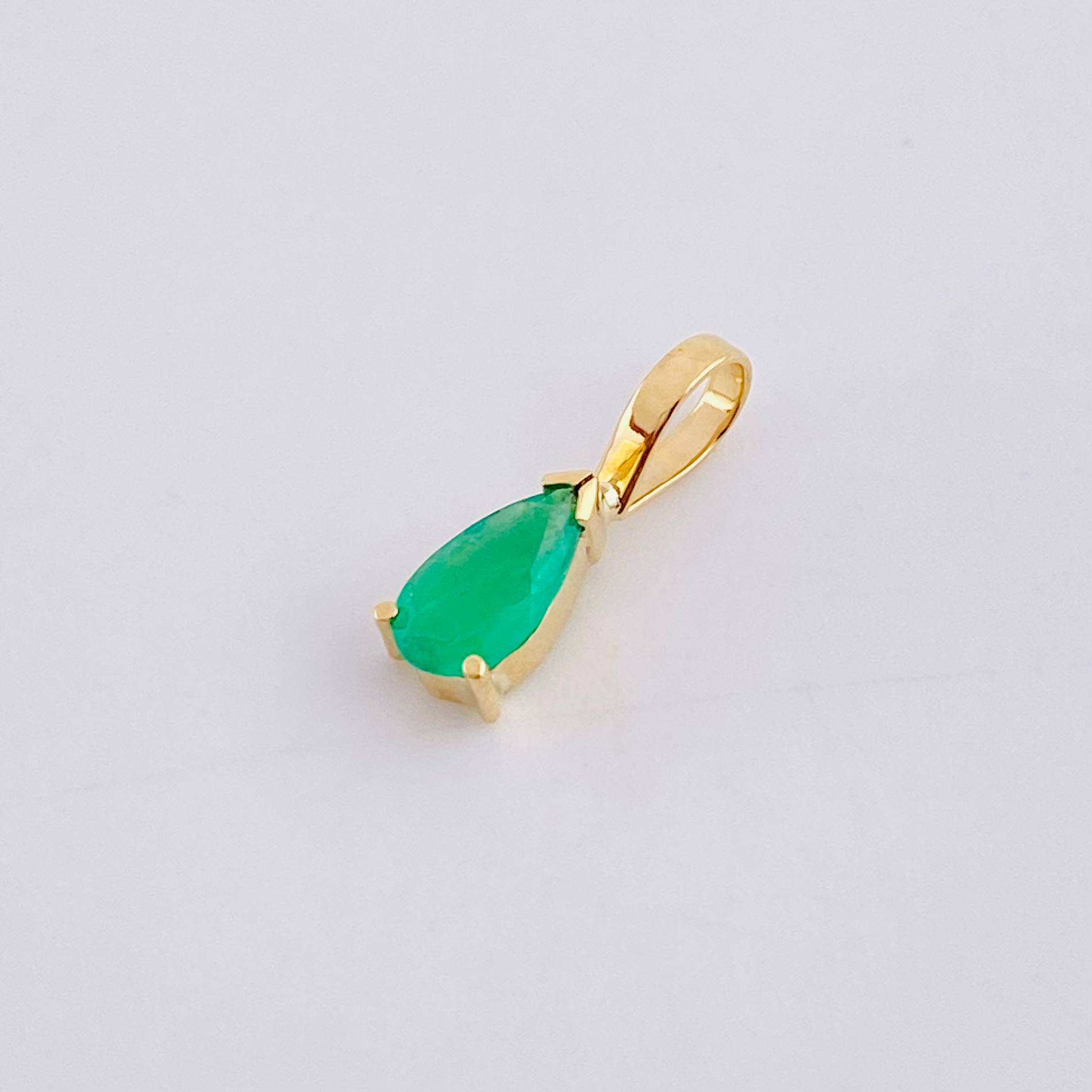 Dije Lagrima Esmeralda 24pts 0.25g / 1/2 in Oro Amarillo 18K