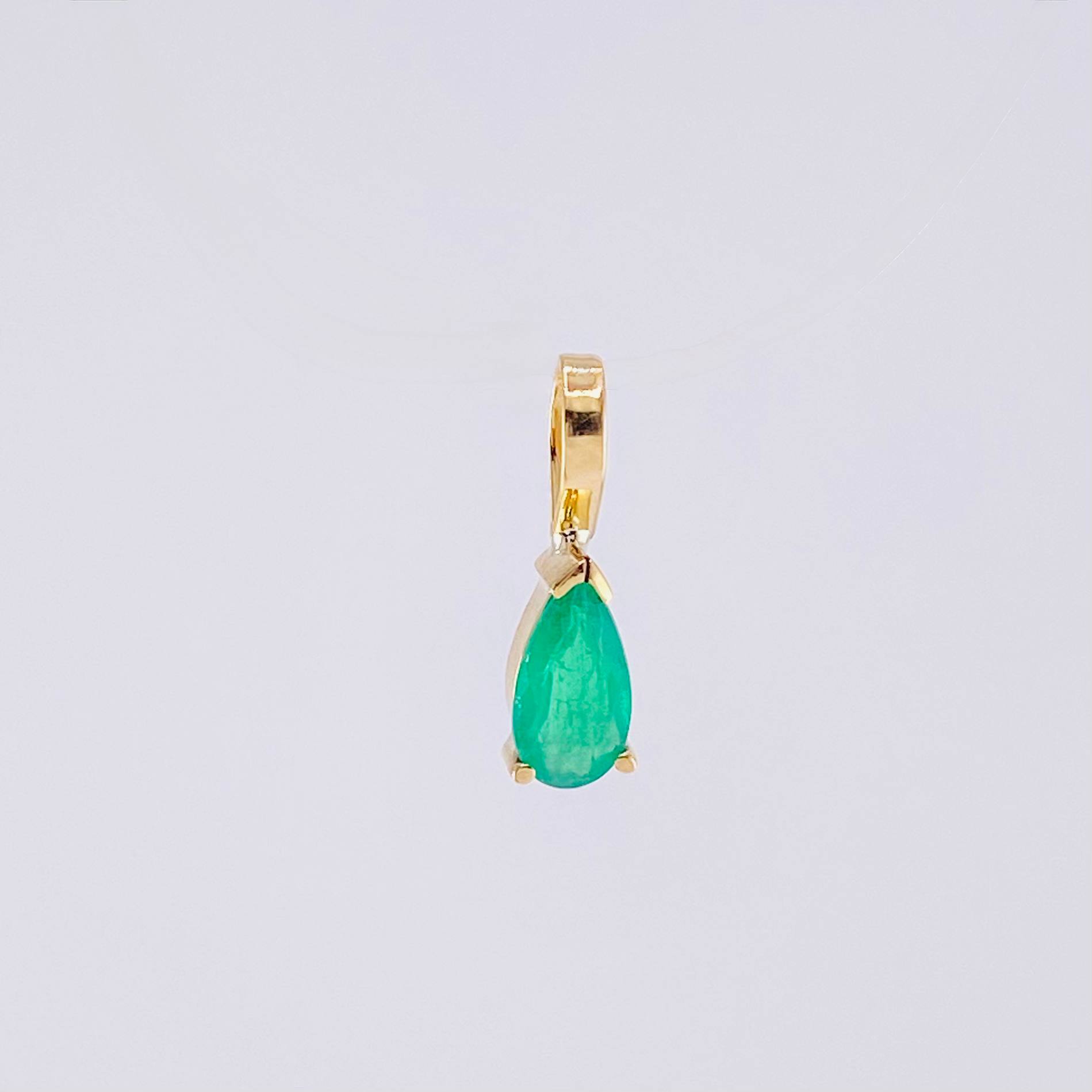 Dije Lagrima Esmeralda 24pts 0.25g / 1/2 in Oro Amarillo 18K