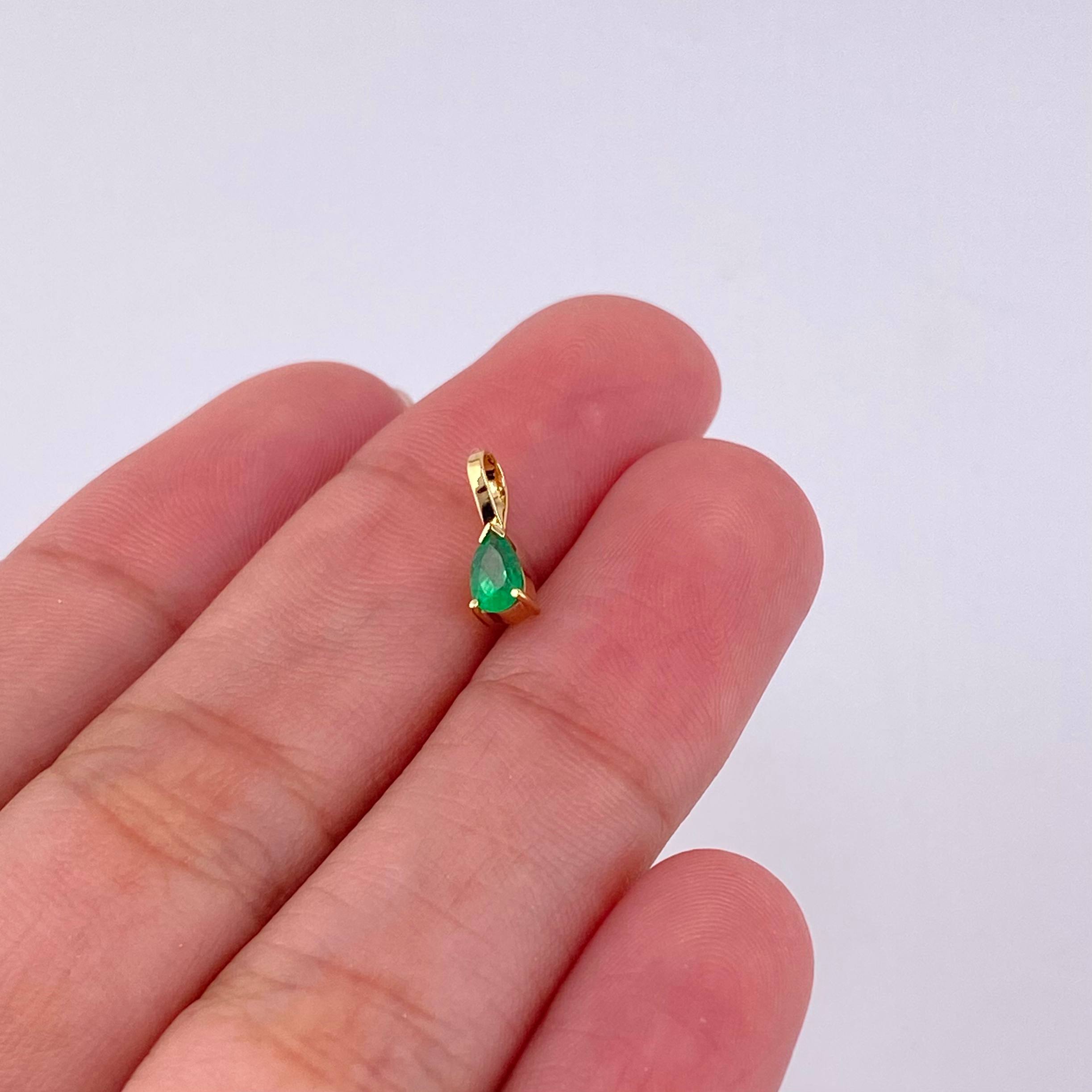Dije Lagrima Esmeralda 19pts 0.25g / 1/2 in Oro Amarillo 18K