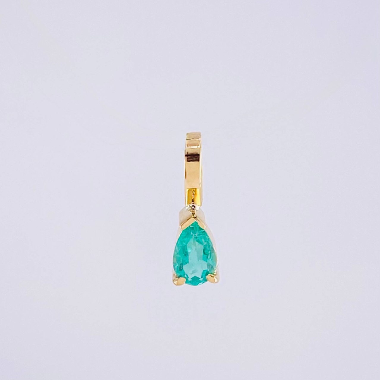 Dije Lagrima Esmeralda 15pts 0.25g / 1/2 in Oro Amarillo 18K