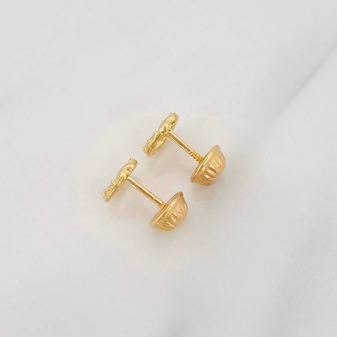 Circle Heart Stud Earrings 0.8g / in / 5.72mm Yellow Gold 18K