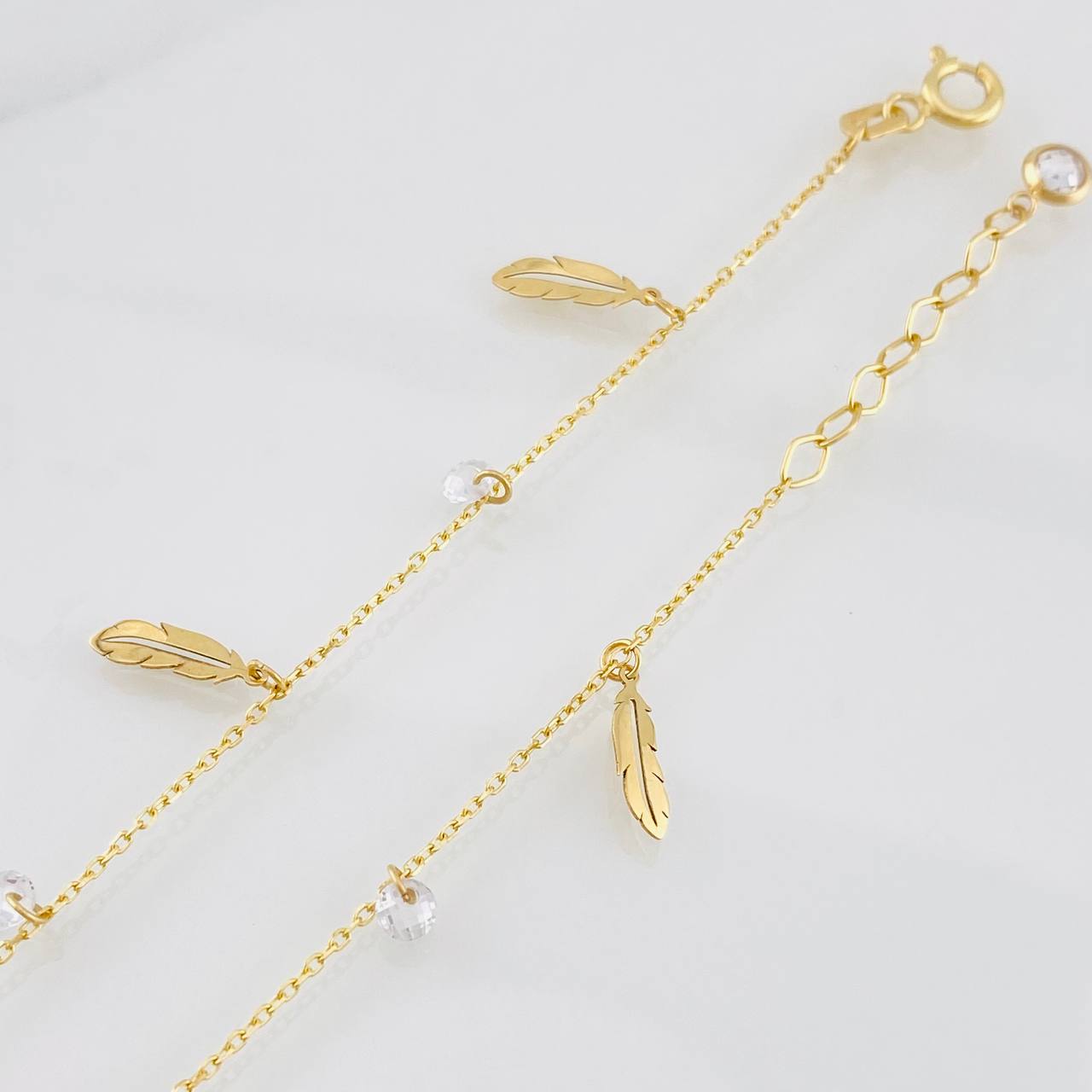 Pulso Aro Seguido Plumas 1.35g / 7 3/4 in / 0.8mm Oro Amarillo 18K
