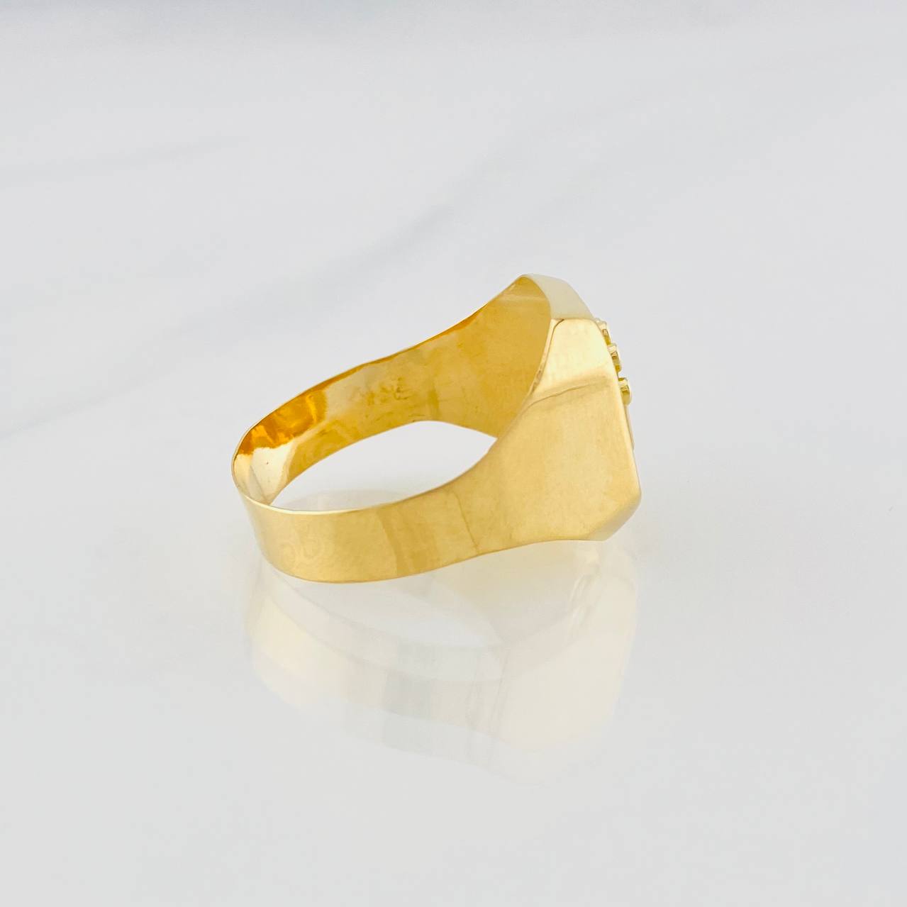 Anillo Virgen de Guadalupe 3.35g / T8 Oro Amarillo 18K