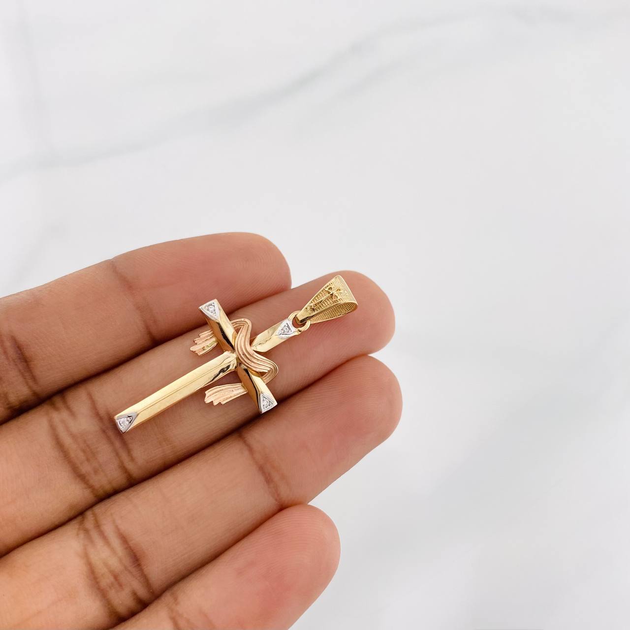 Pendant Cross 2.1g / 1 1/2 in Three Golds 18K
