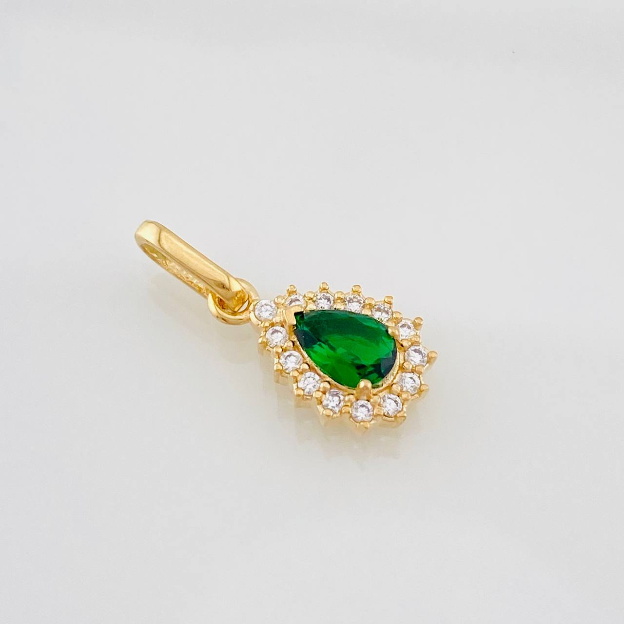 Pendant Tear 1.1g / 3/4 in 18K Yellow Gold