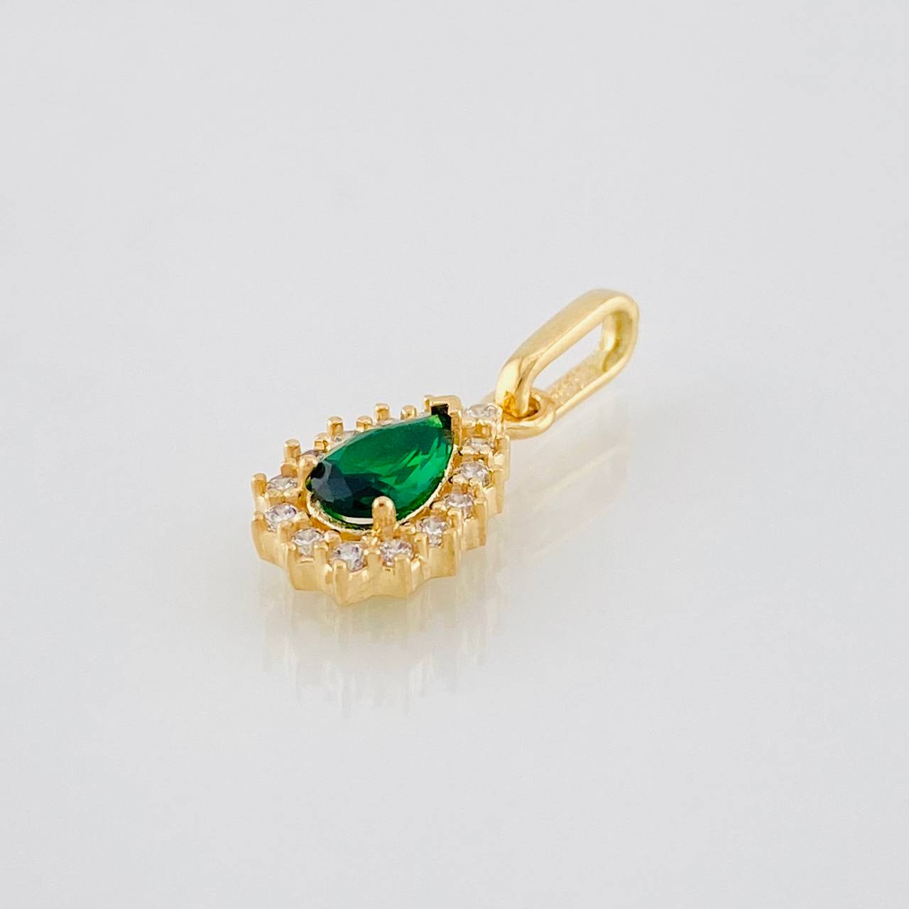 Pendant Tear 1.1g / 3/4 in 18K Yellow Gold